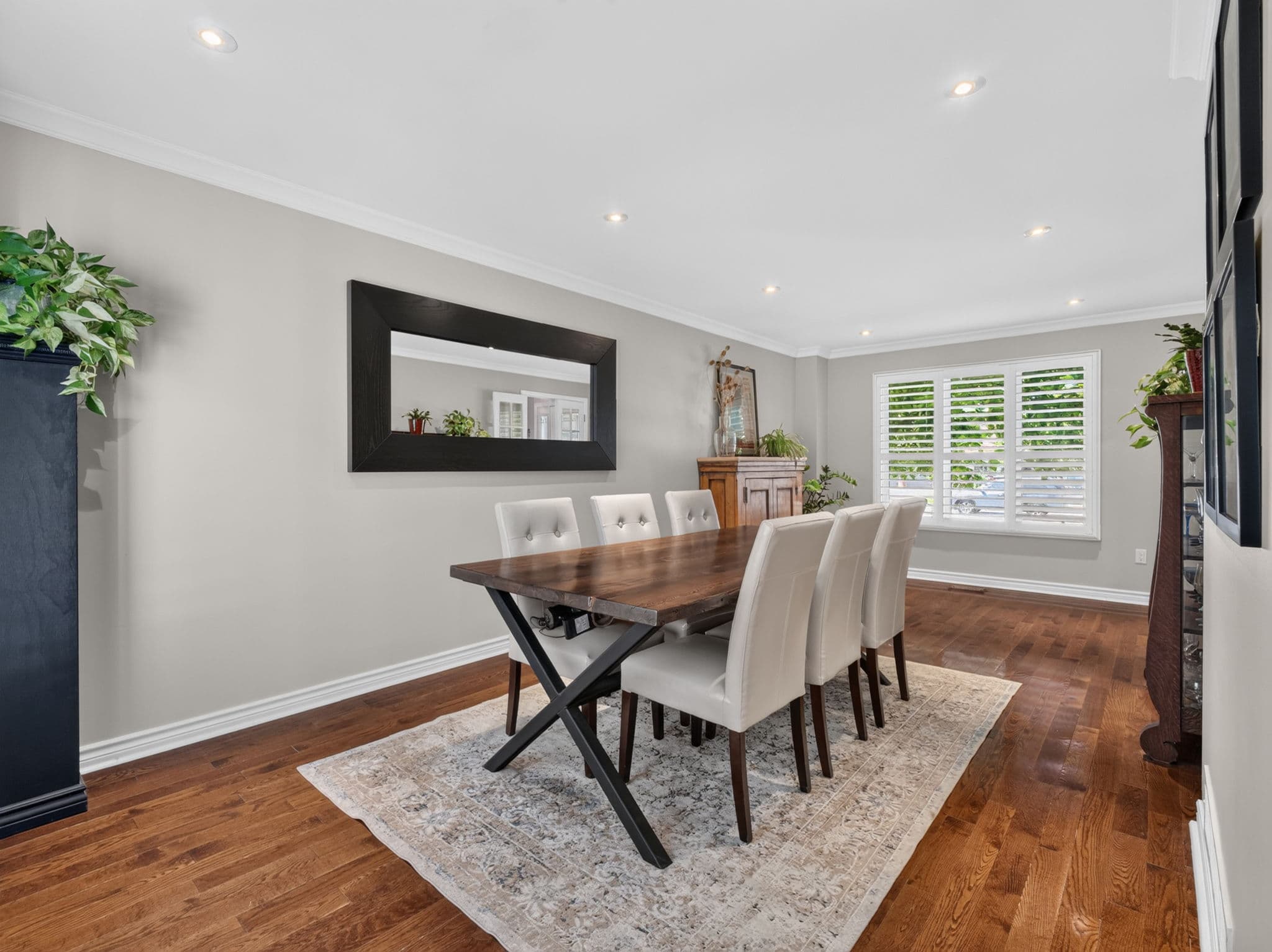 9 Tomlin Crescent Richmond Hill, ON L4C 7T4