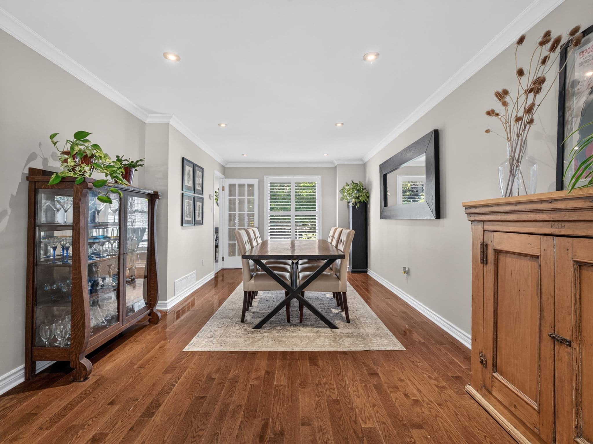 9 Tomlin Crescent Richmond Hill, ON L4C 7T4
