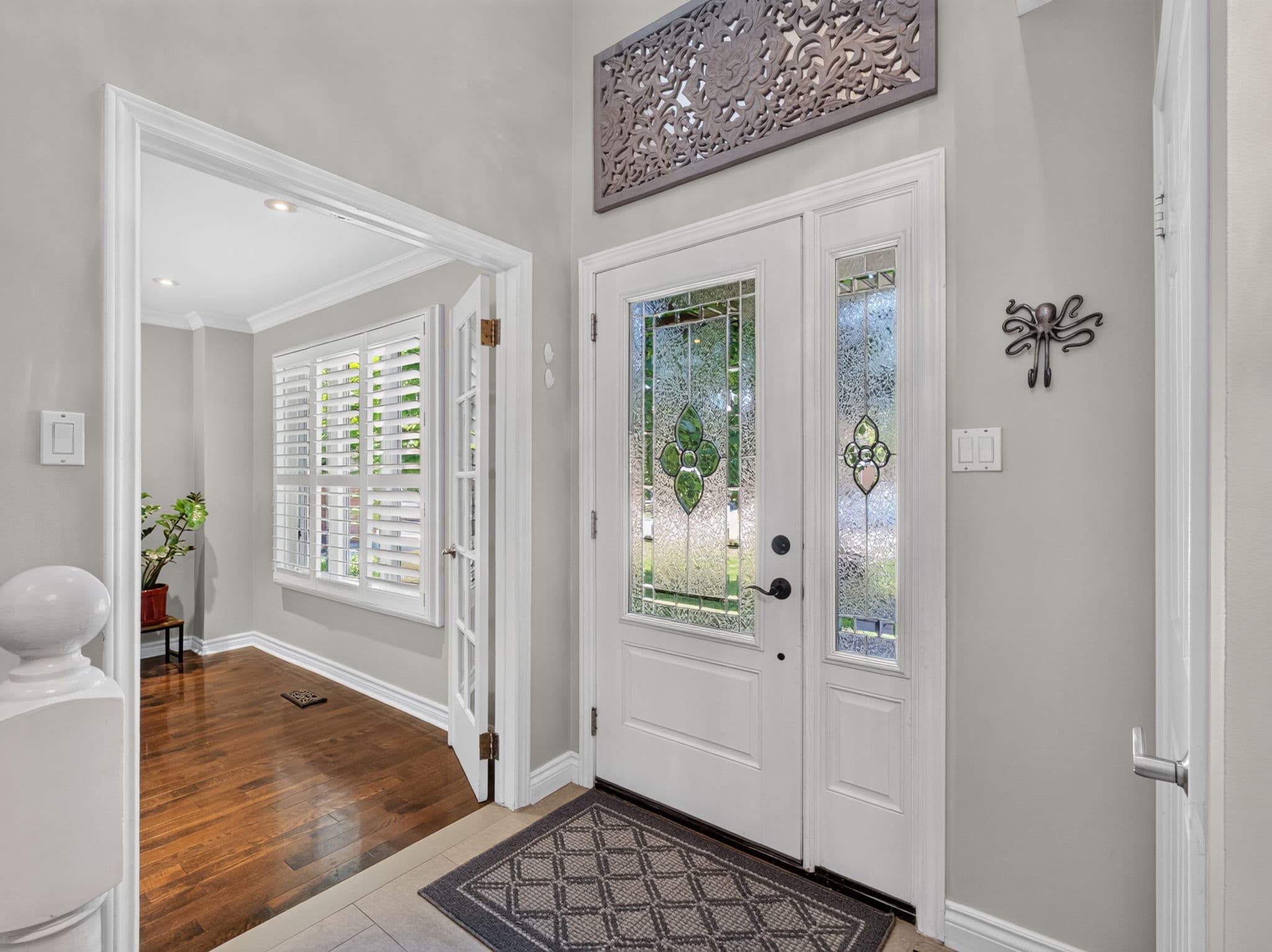 9 Tomlin Crescent Richmond Hill, ON L4C 7T4