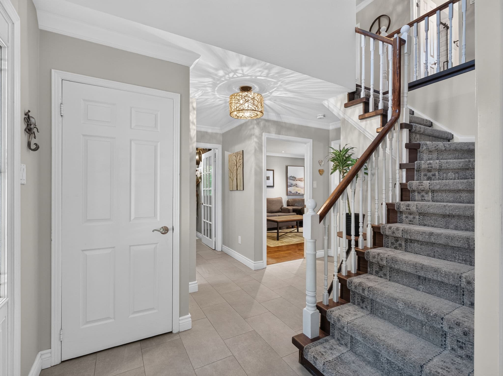 9 Tomlin Crescent Richmond Hill, ON L4C 7T4