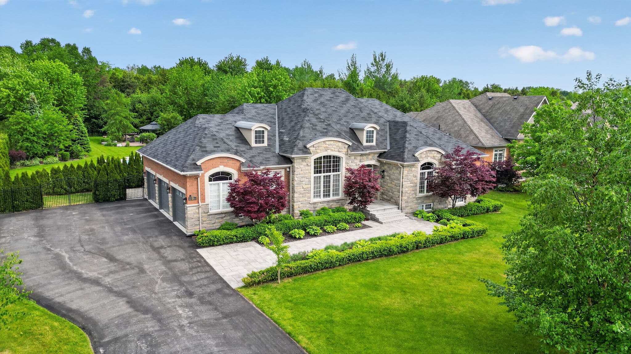 9 Wolford Ct Georgina, ON L4P 3E9