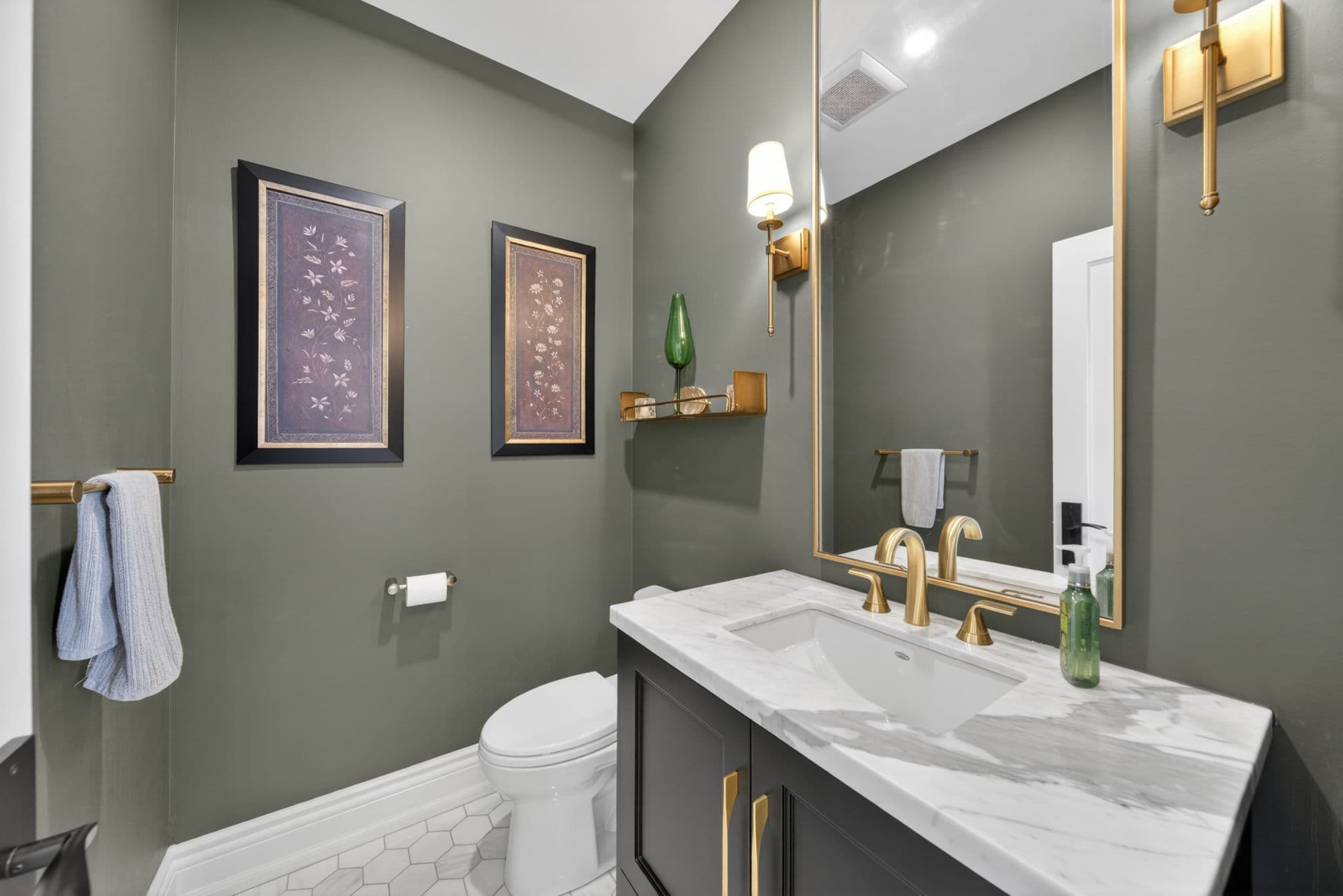 9 Wolford Ct Georgina, ON L4P 3E9