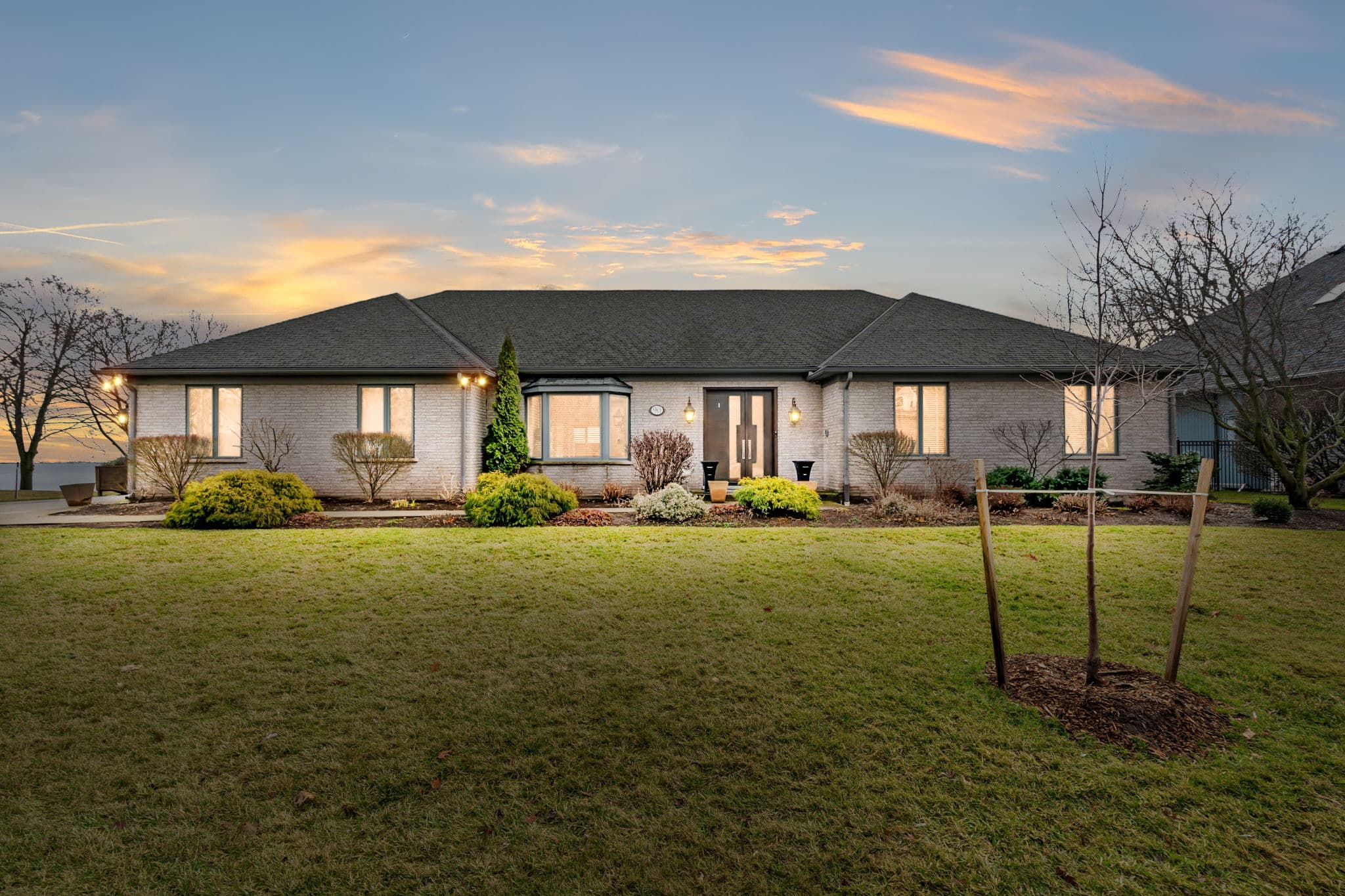 90 Oaklands Park Ct Burlington, ON L7T 4G9