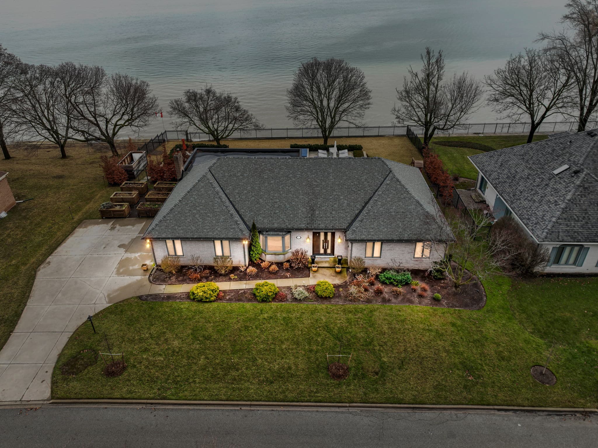 90 Oaklands Park Ct Burlington, ON L7T 4G9