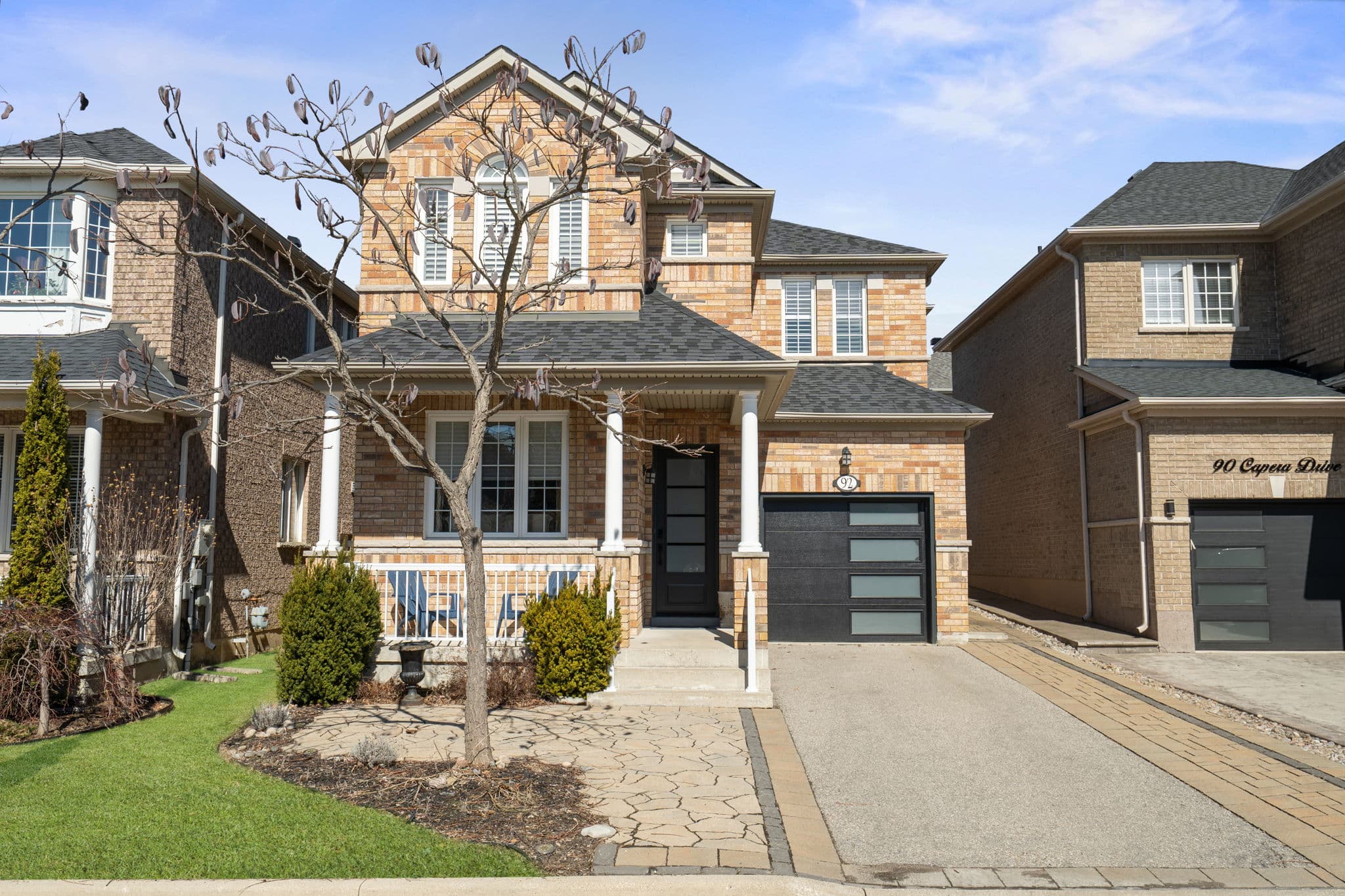 92 Capera Dr Vaughan, ON L4H 3K3