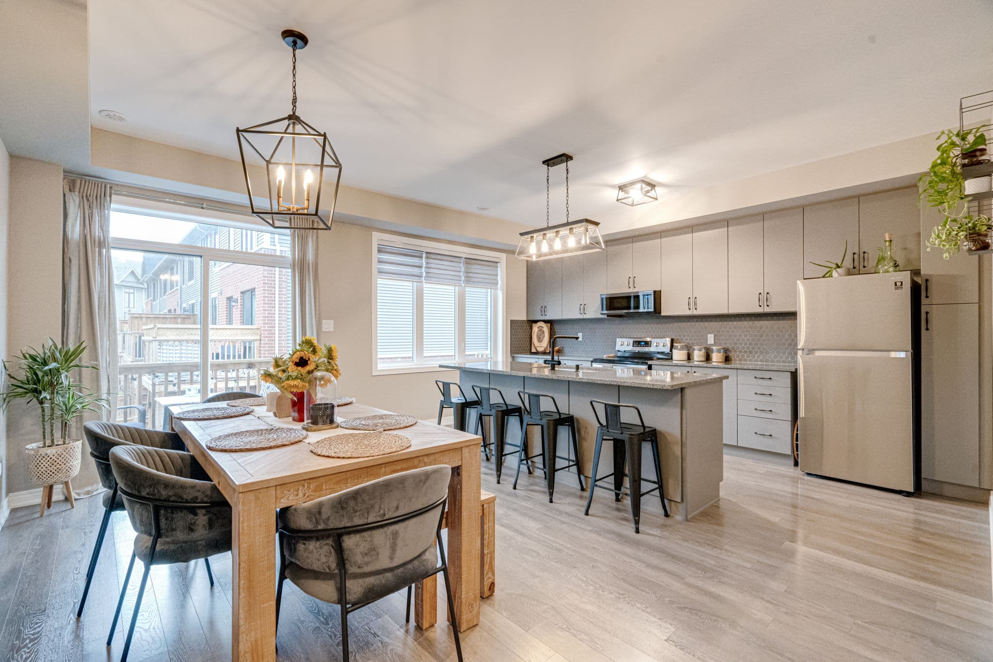92 Hibiscus Ln Hamilton, ON L8K 5J3