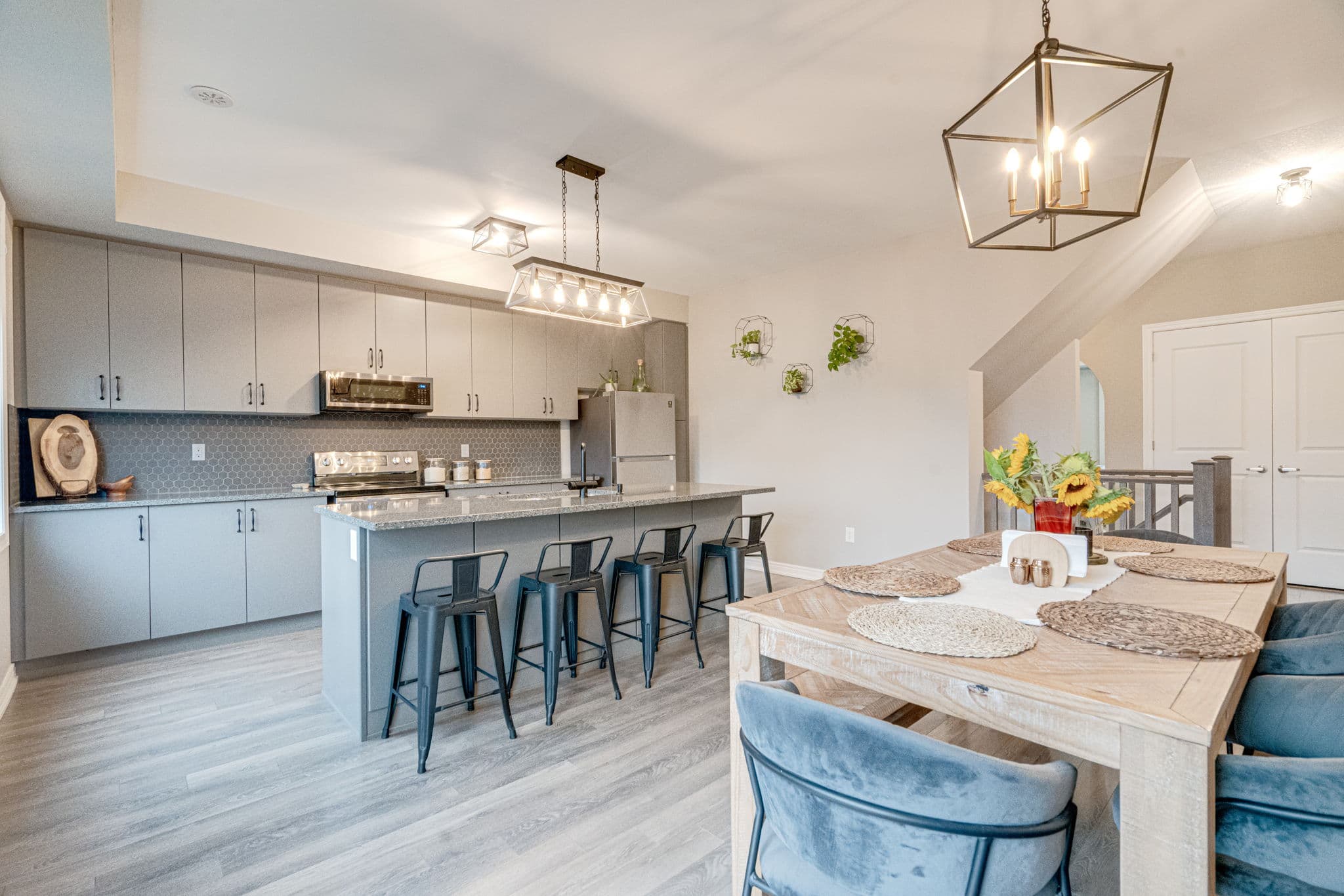 92 Hibiscus Ln Hamilton, ON L8K 5J3