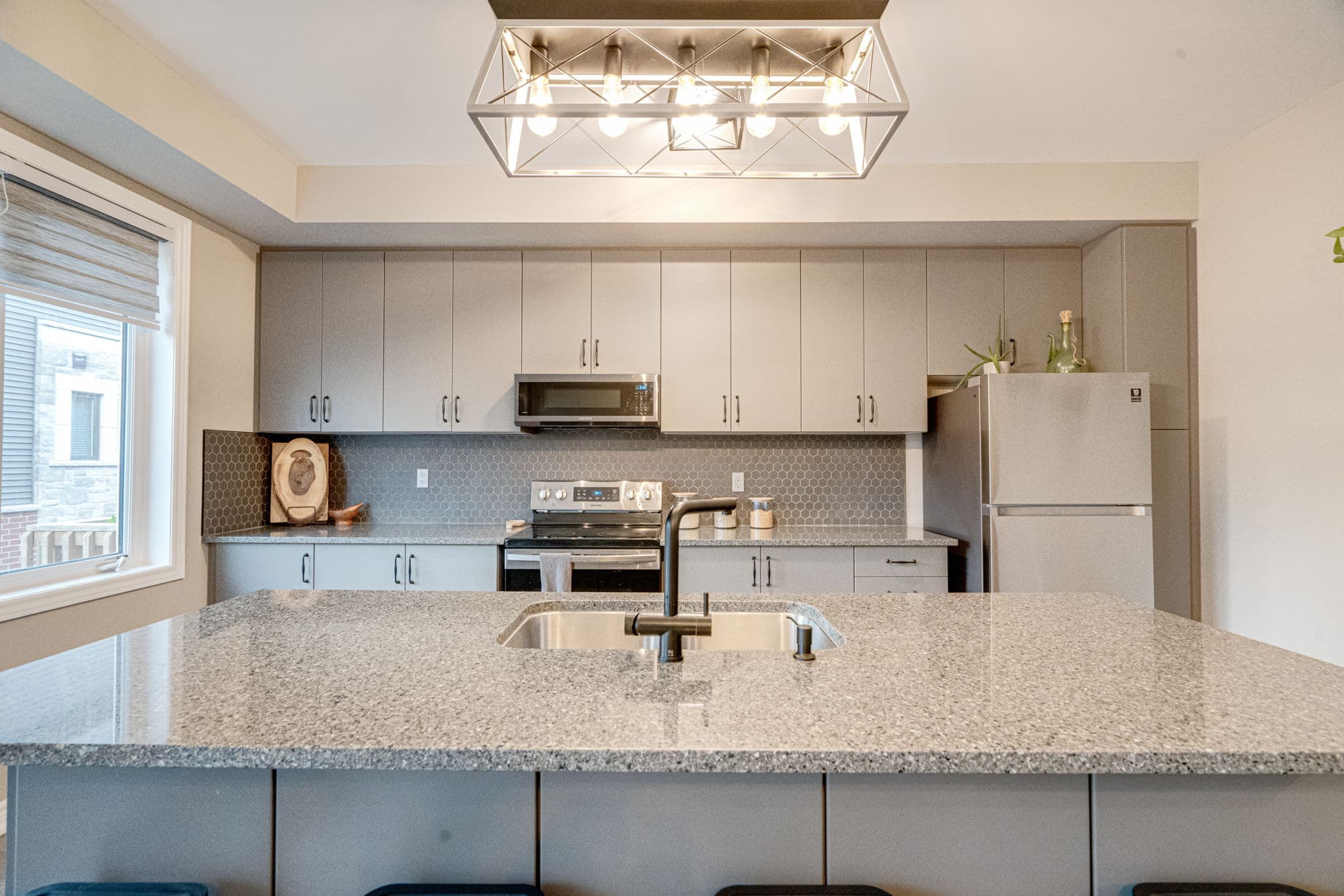 92 Hibiscus Ln Hamilton, ON L8K 5J3