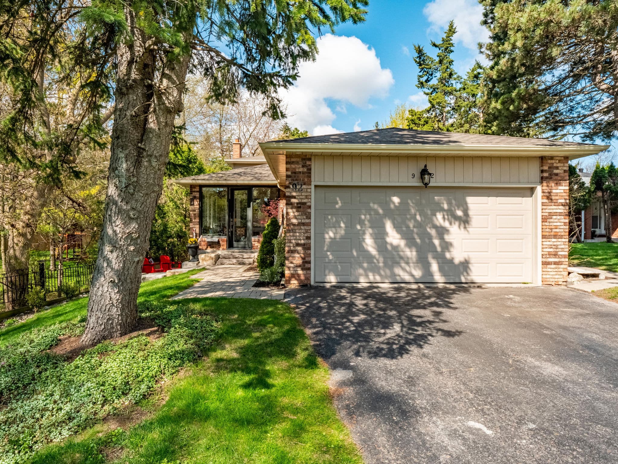 92 Meadowvale Rd Toronto, ON M1C 1S1