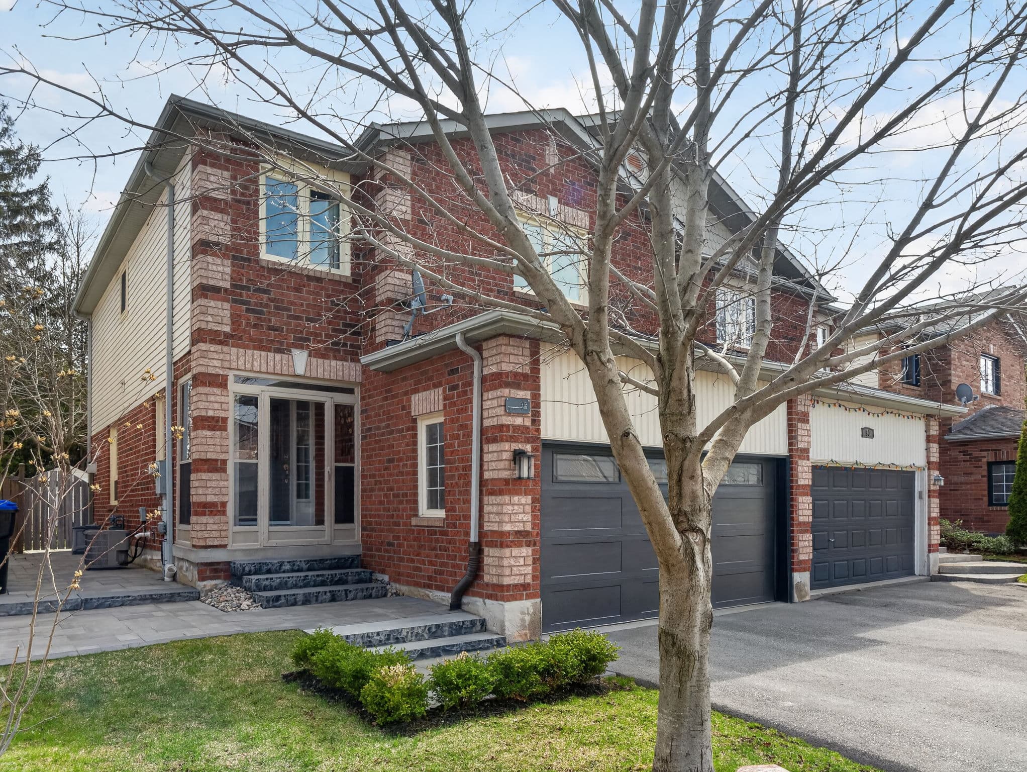 92 Noble Dr Bradford West Gwillimbury, ON L3Z 3B4