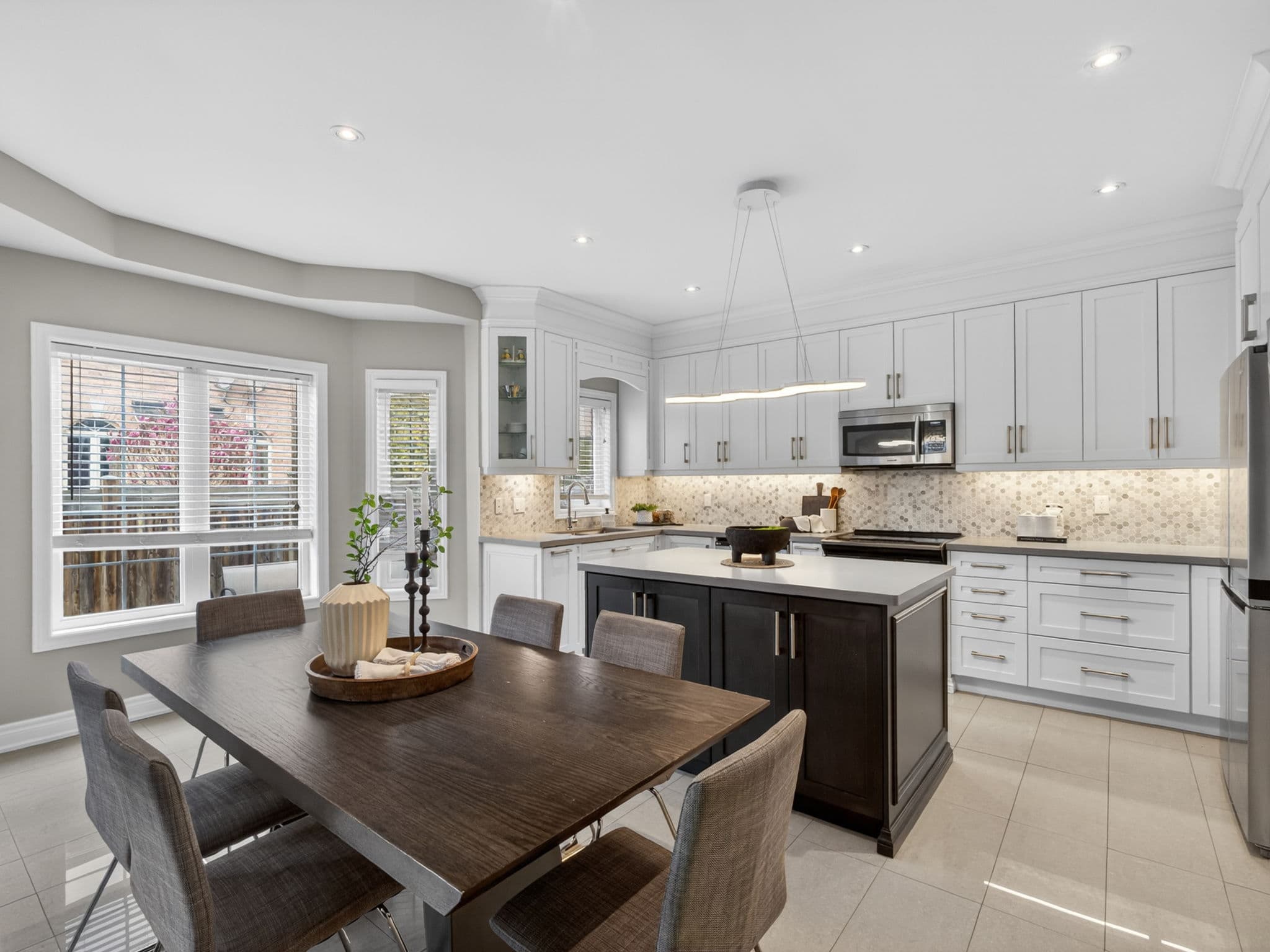 92 Seabreeze Ave Vaughan, ON L4J 8T7
