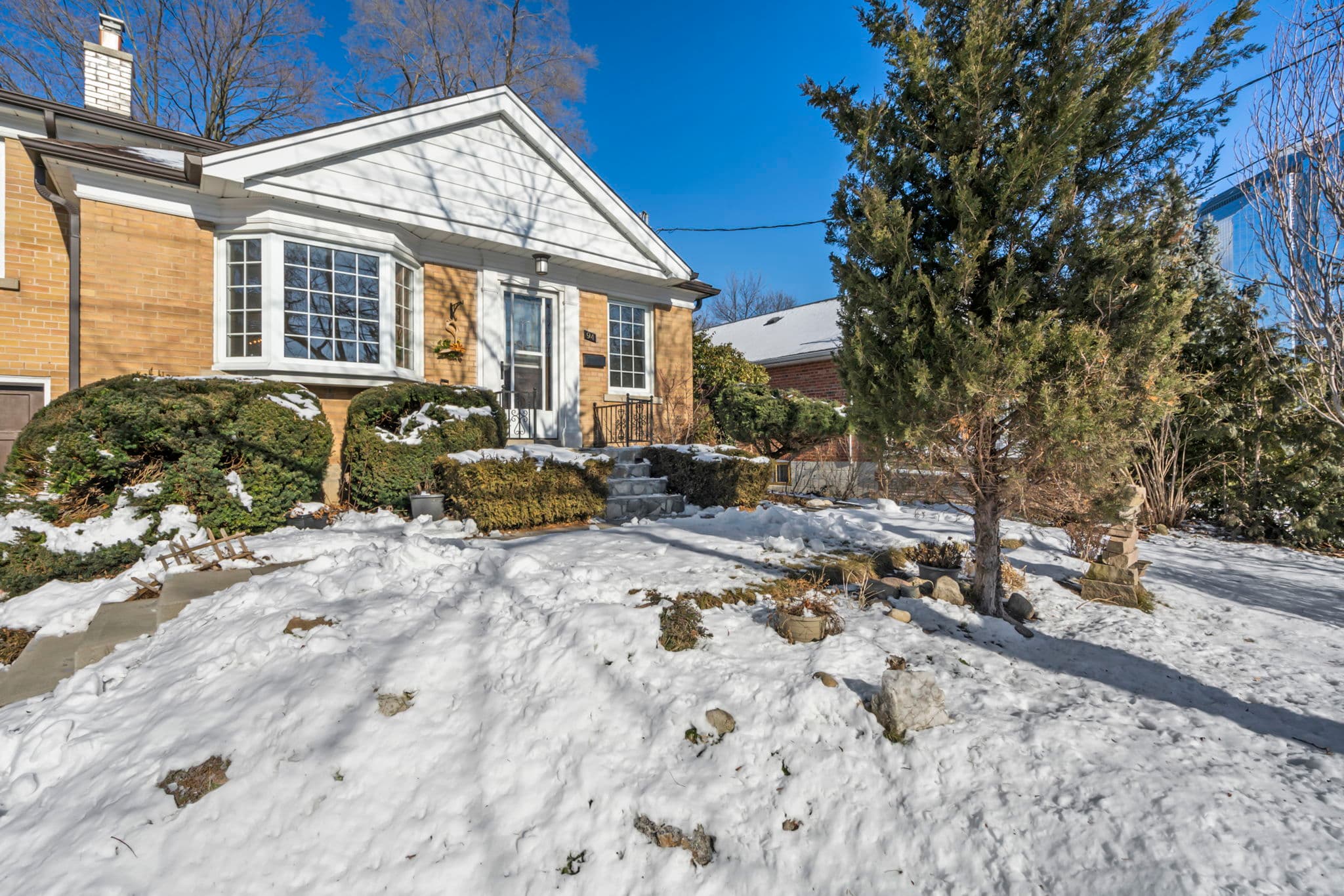94 Bogert Ave Toronto, ON M2N 1K6