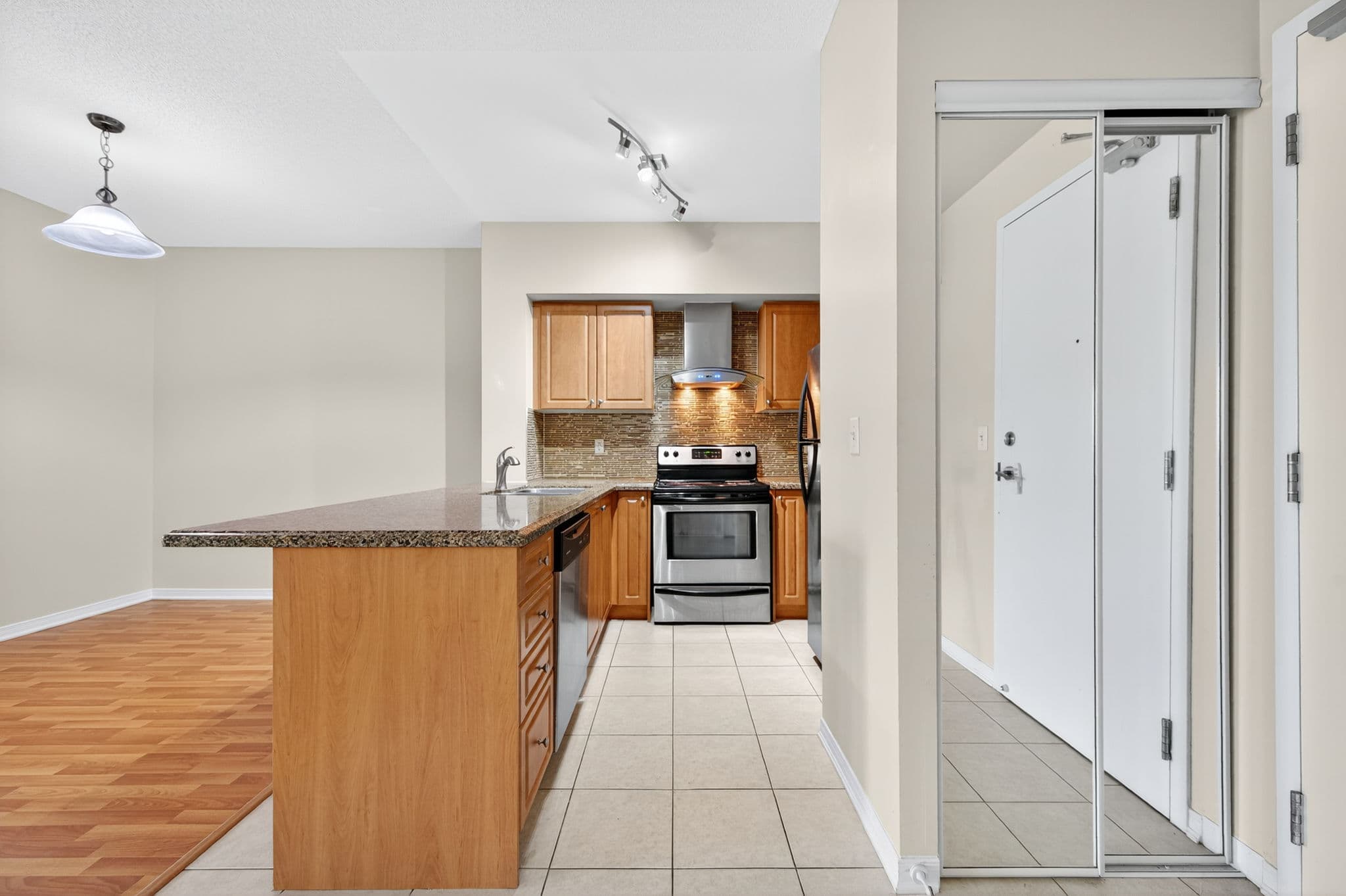 9451 Jane St Unit 308 Vaughan, ON L6A 4H7