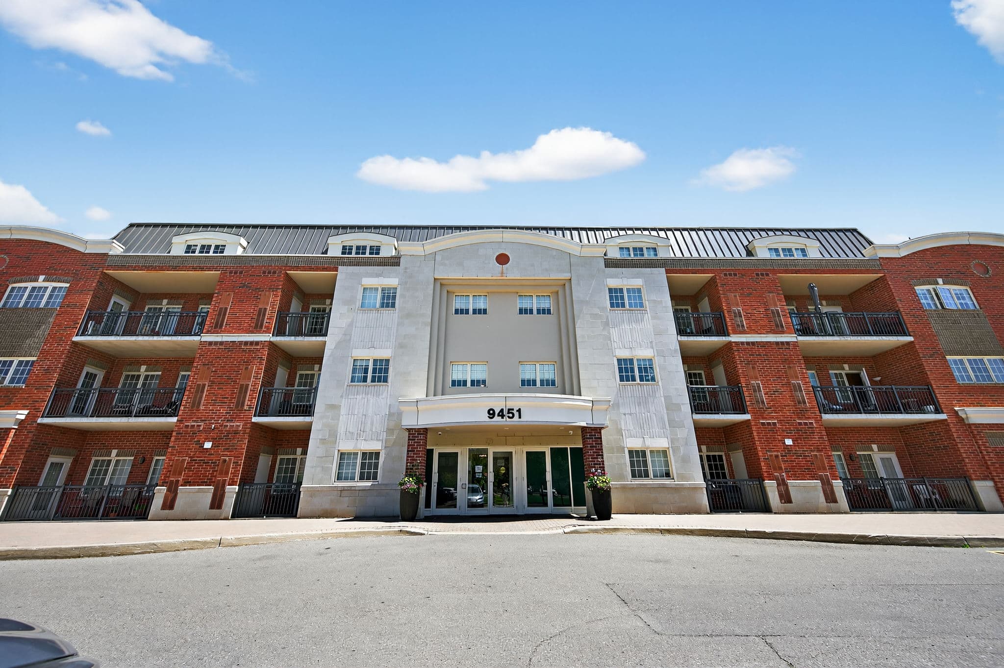 9451 Jane St Unit 308 Vaughan, ON L6A 4H7