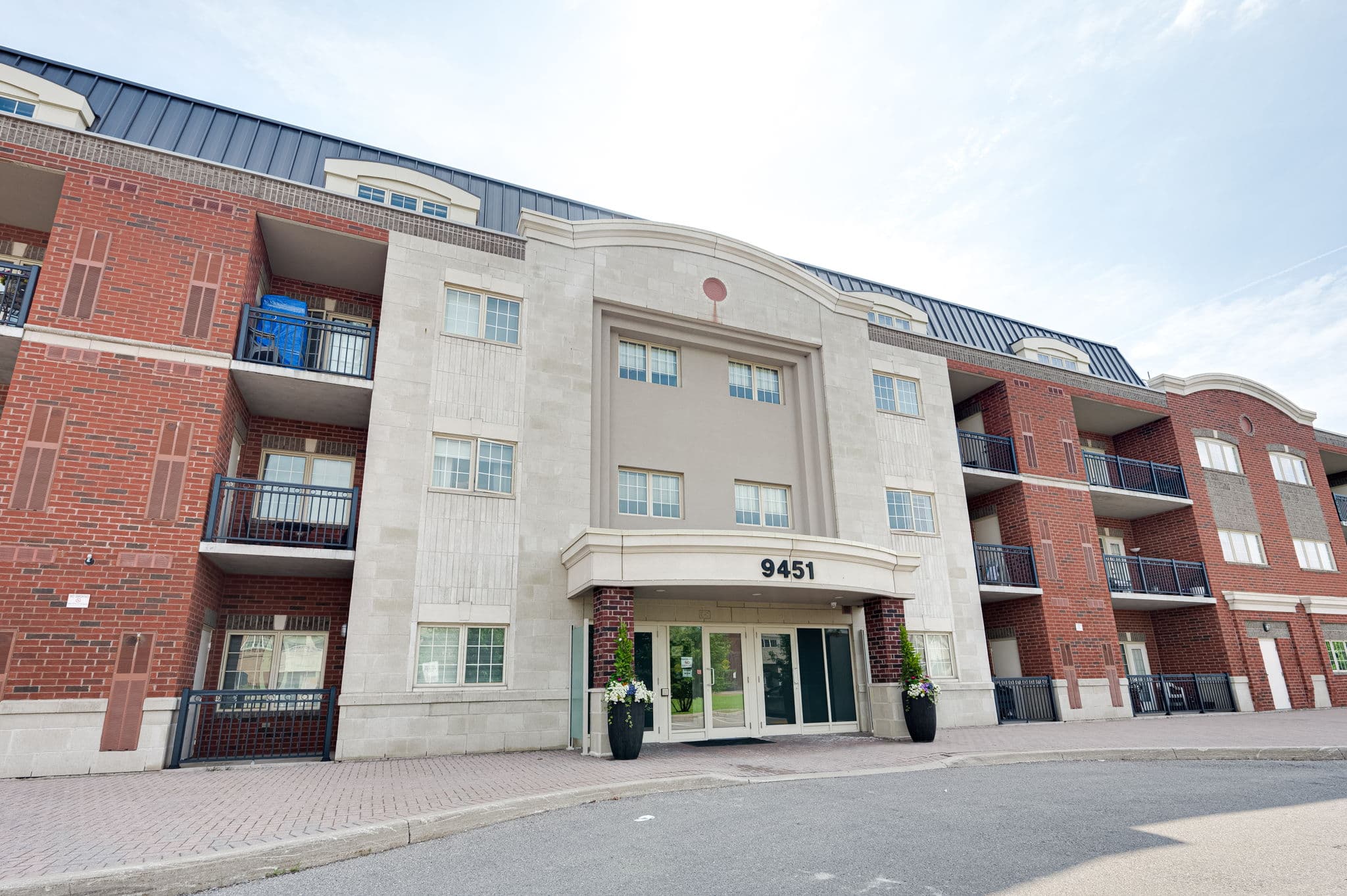 9451 Jane St Unit 308 Vaughan, ON L6A 4H7