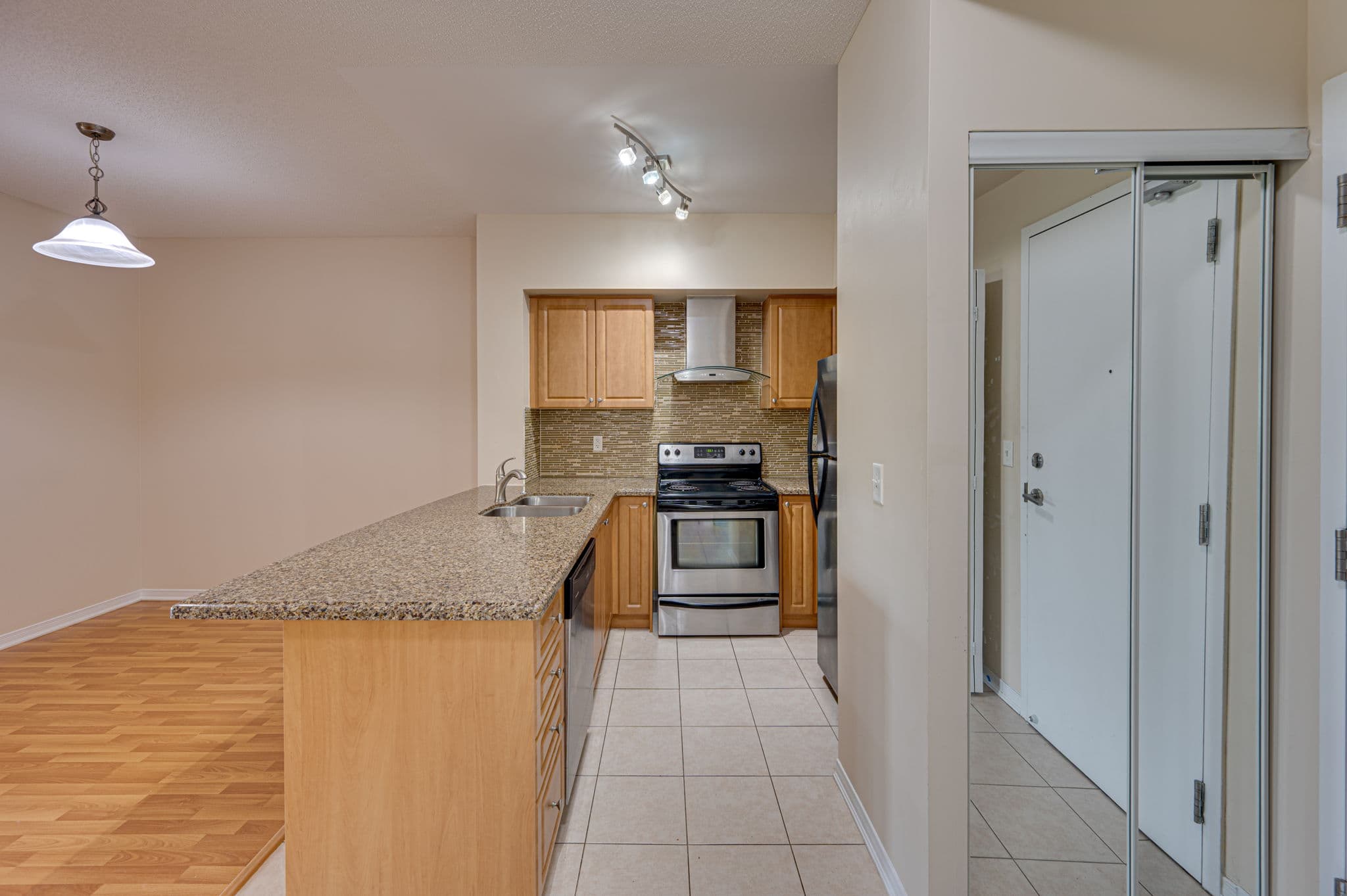 9451 Jane St Unit 308 Vaughan, ON L6A 4H7