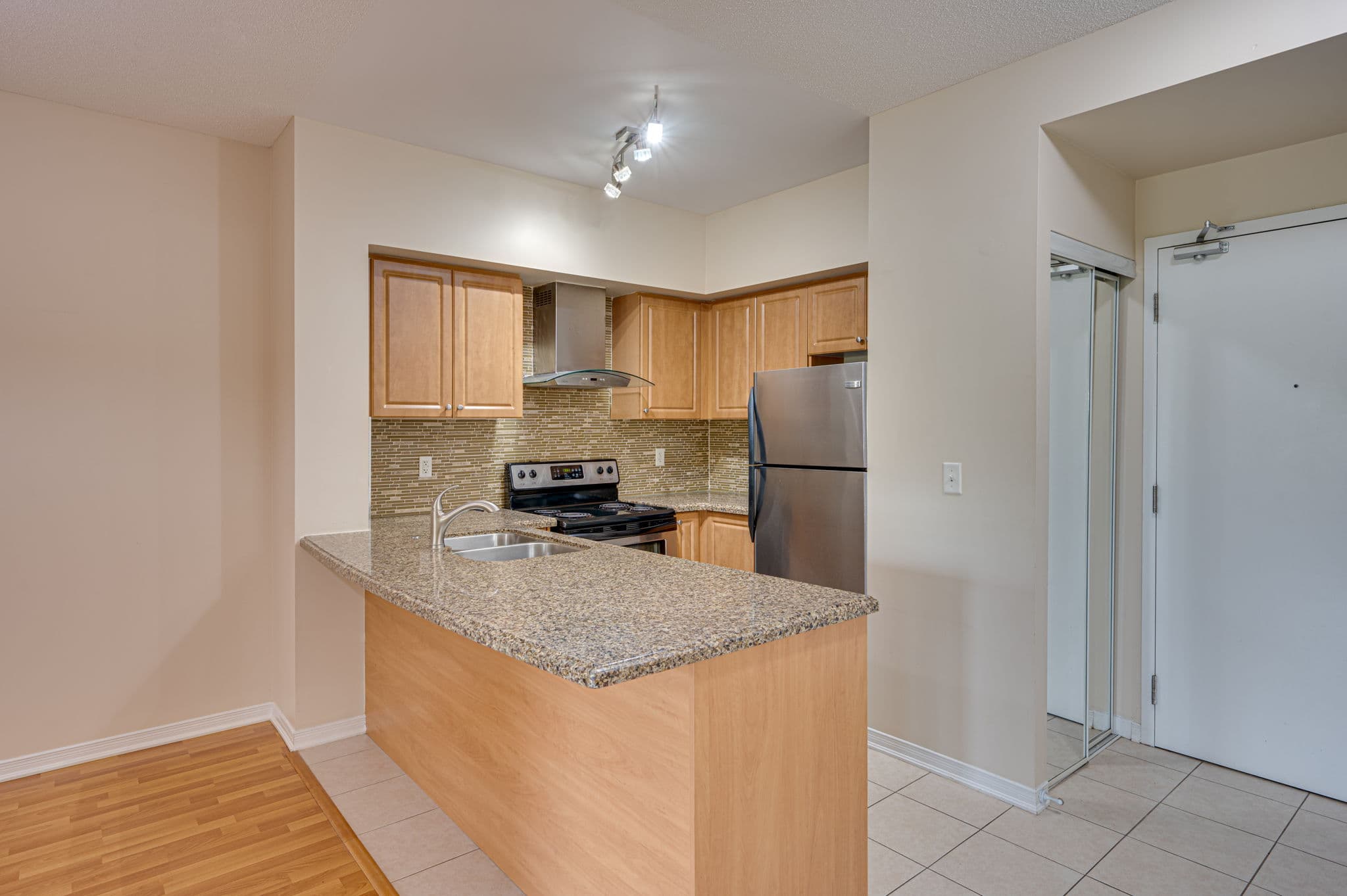 9451 Jane St Unit 308 Vaughan, ON L6A 4H7