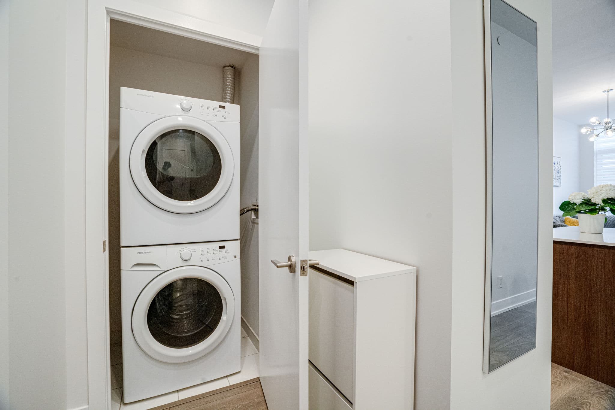 9471 Yonge St Unit 745 Richmond Hill, ON L4C 1V4