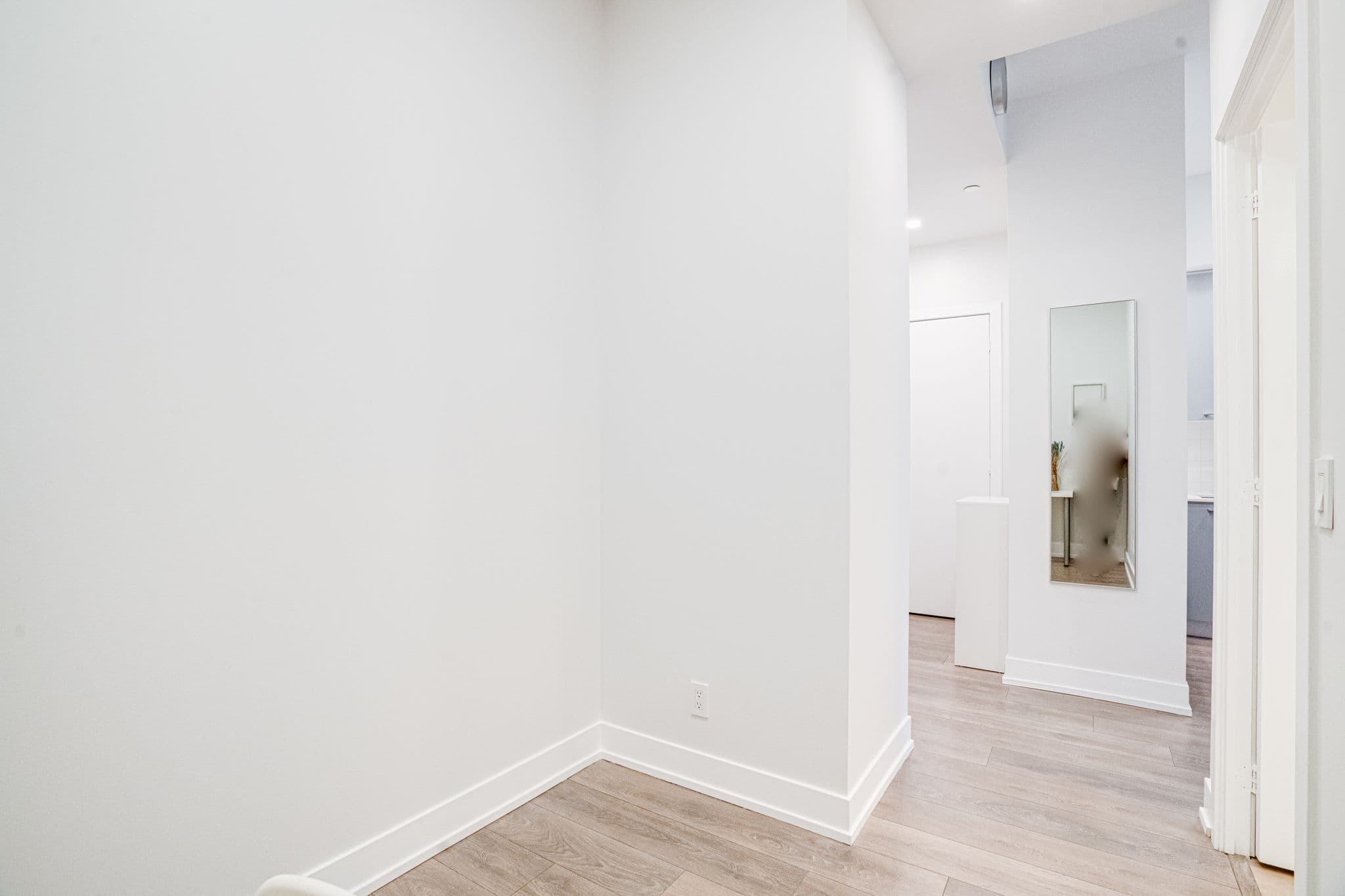 9471 Yonge St Unit 745 Richmond Hill, ON L4C 1V4