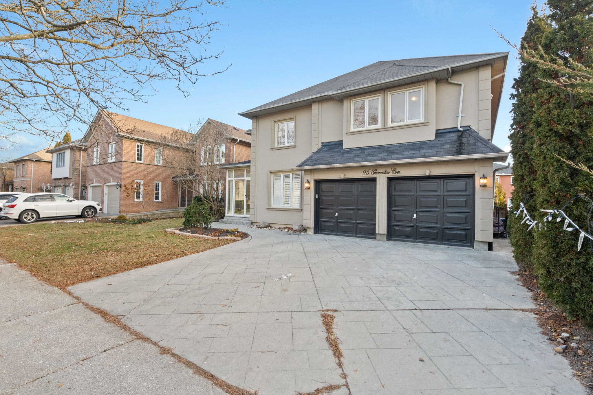95 Grenadier Crescent Vaughan, ON L4J 7V7