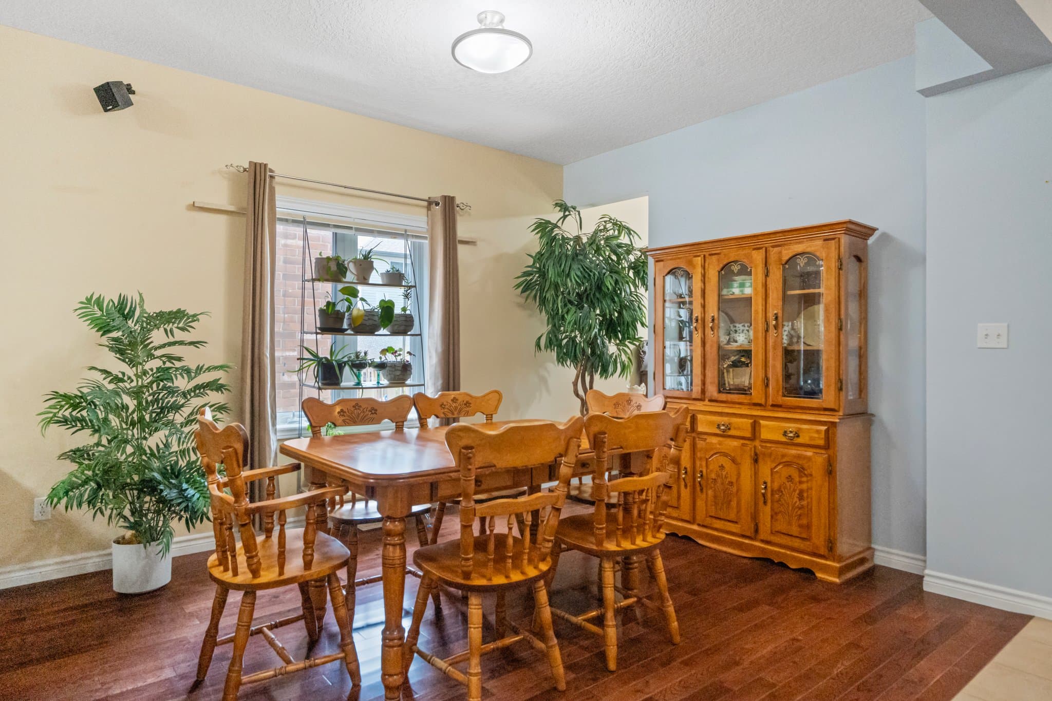 95 Yates Avenue Cambridge, ON N1P 0A4