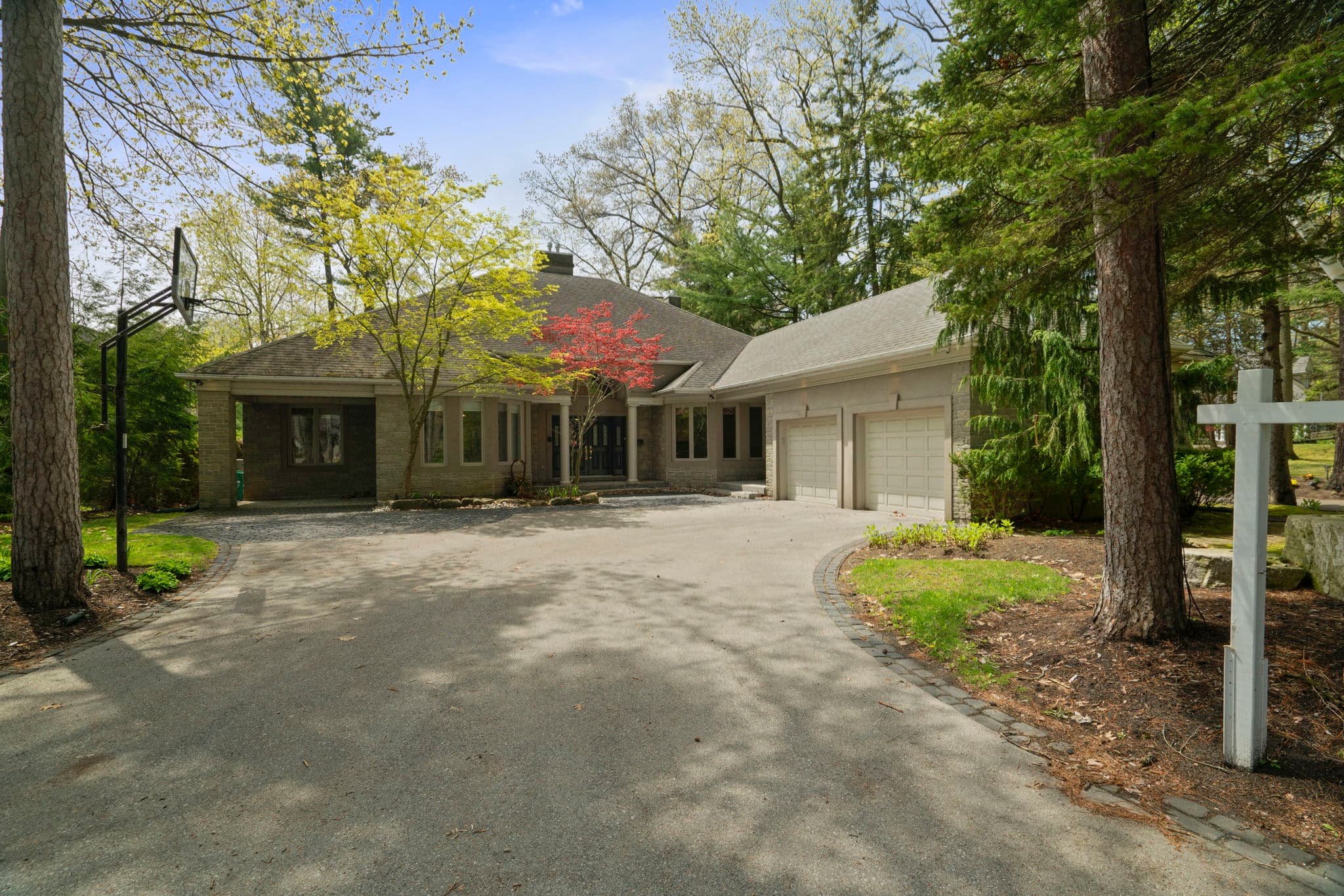 950 Whittier Crescent Mississauga, ON L5H 2X3