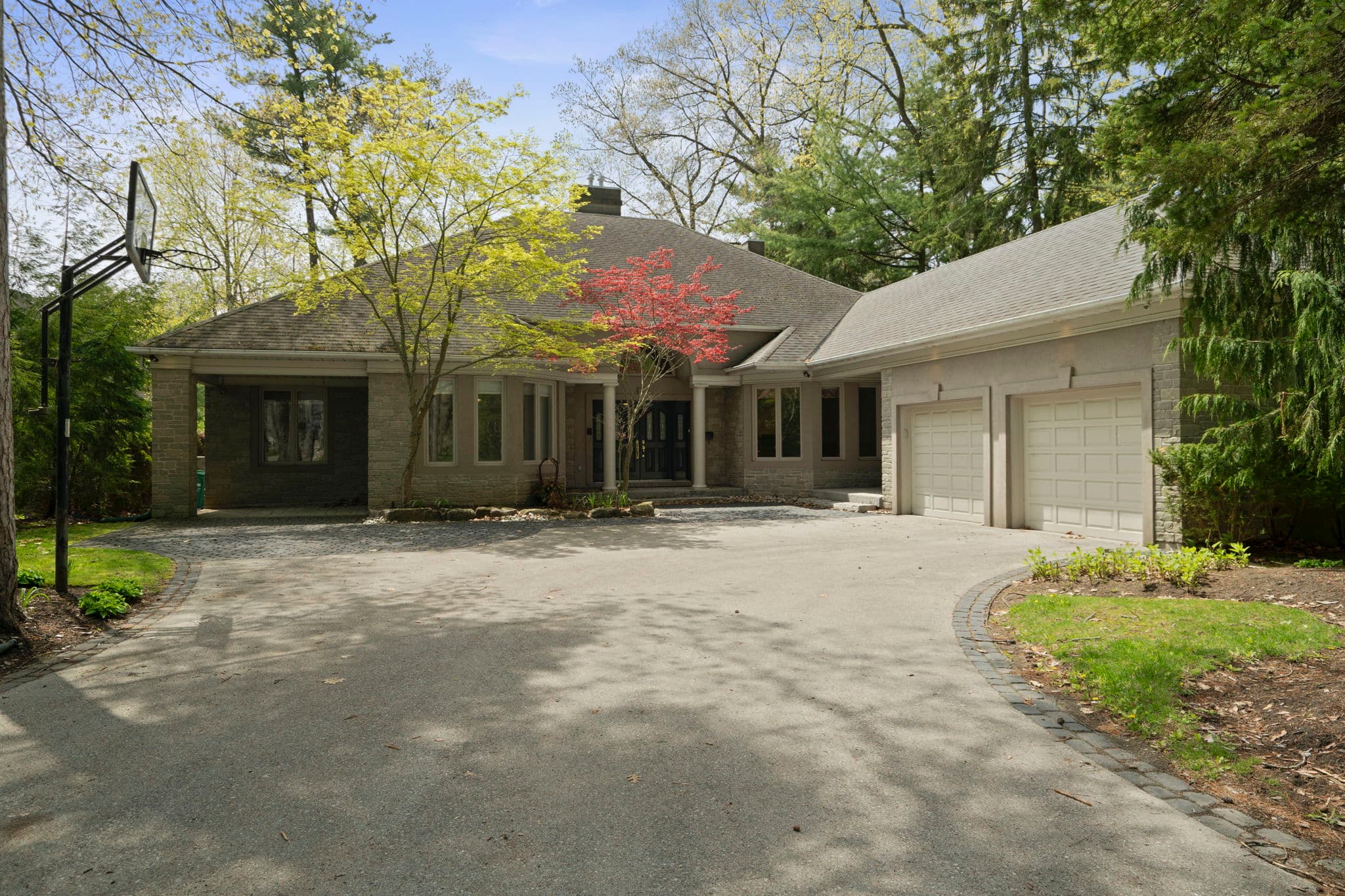 950 Whittier Crescent Mississauga, ON L5H 2X3