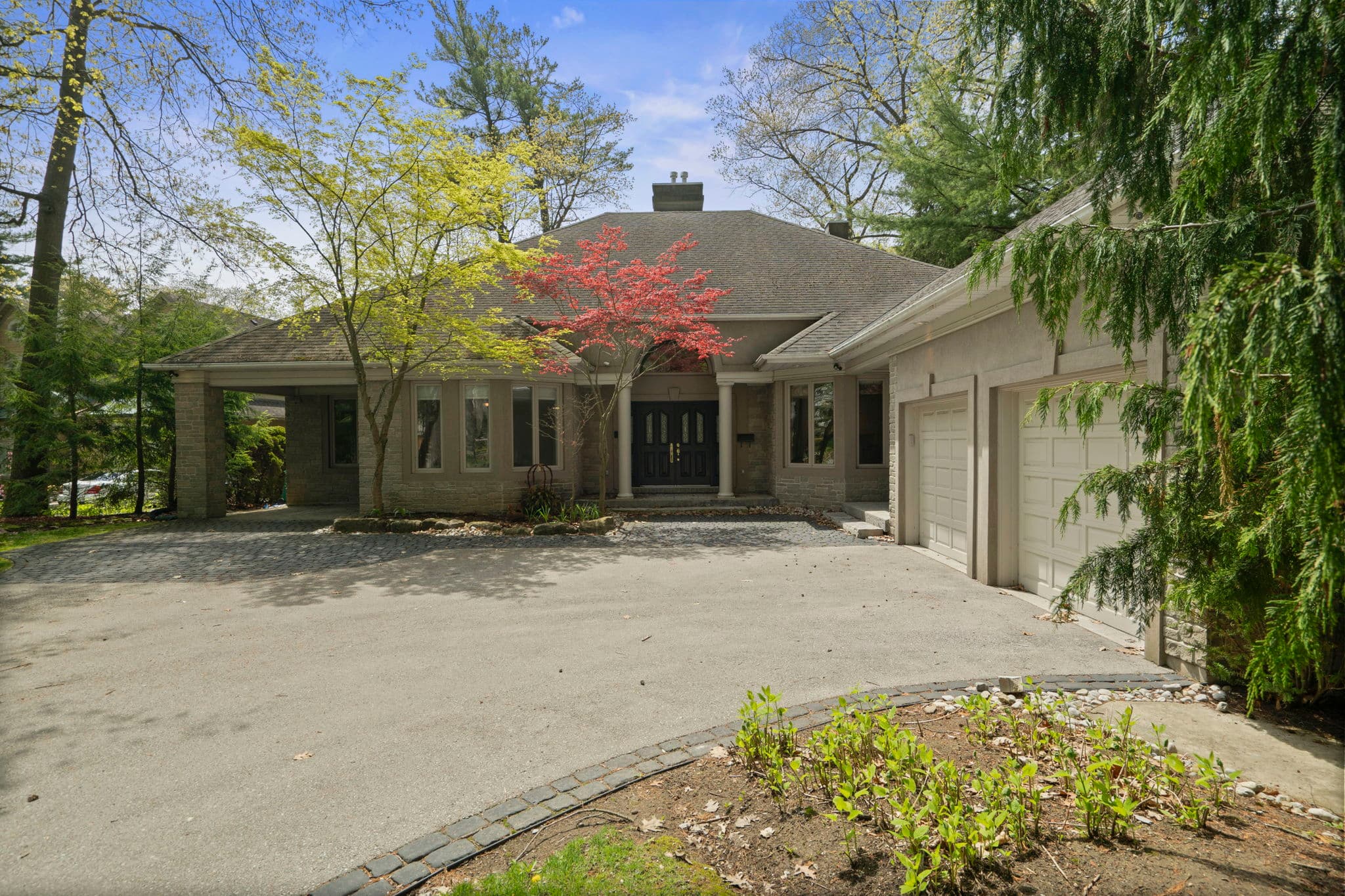 950 Whittier Crescent Mississauga, ON L5H 2X3