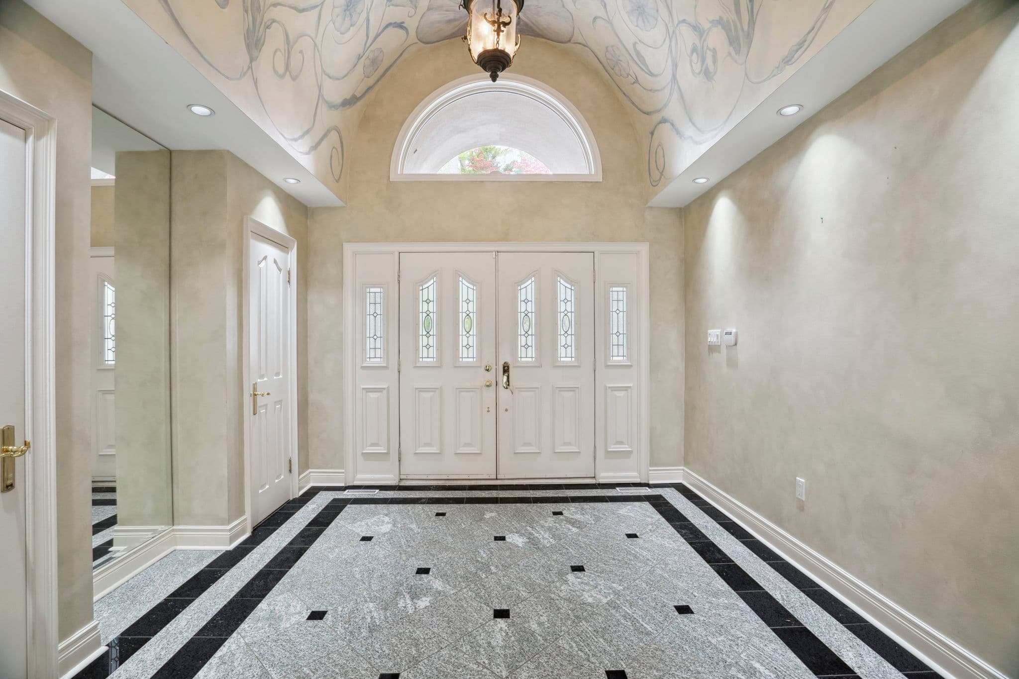 950 Whittier Crescent Mississauga, ON L5H 2X3