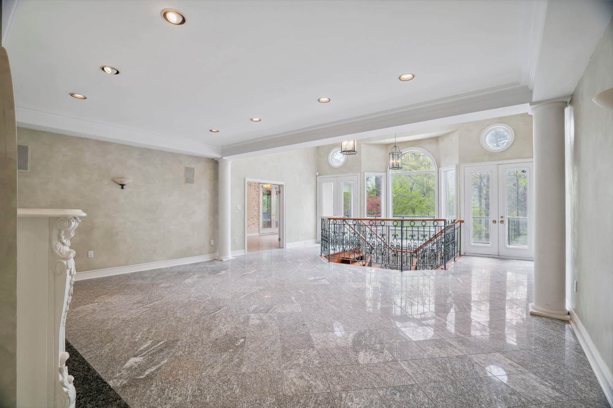 950 Whittier Crescent Mississauga, ON L5H 2X3