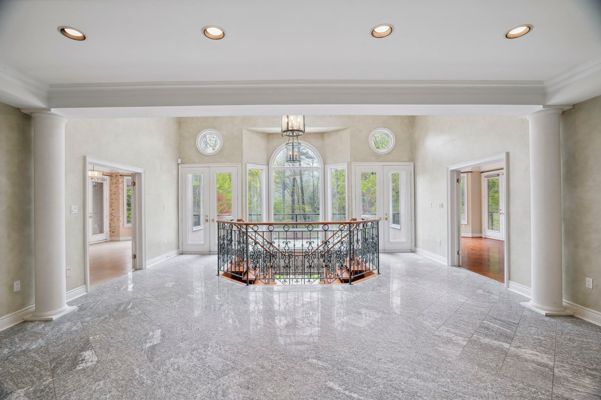 950 Whittier Crescent Mississauga, ON L5H 2X3