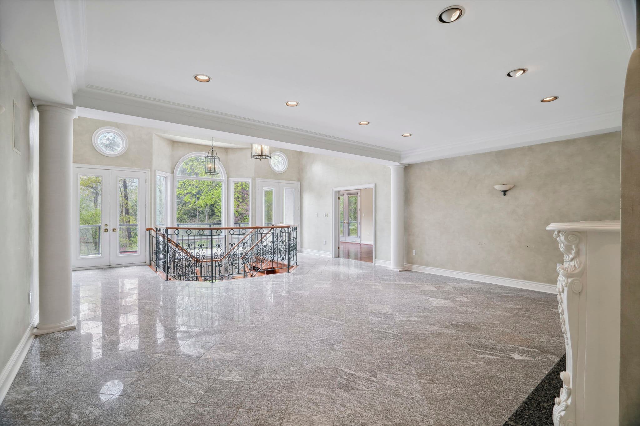 950 Whittier Crescent Mississauga, ON L5H 2X3