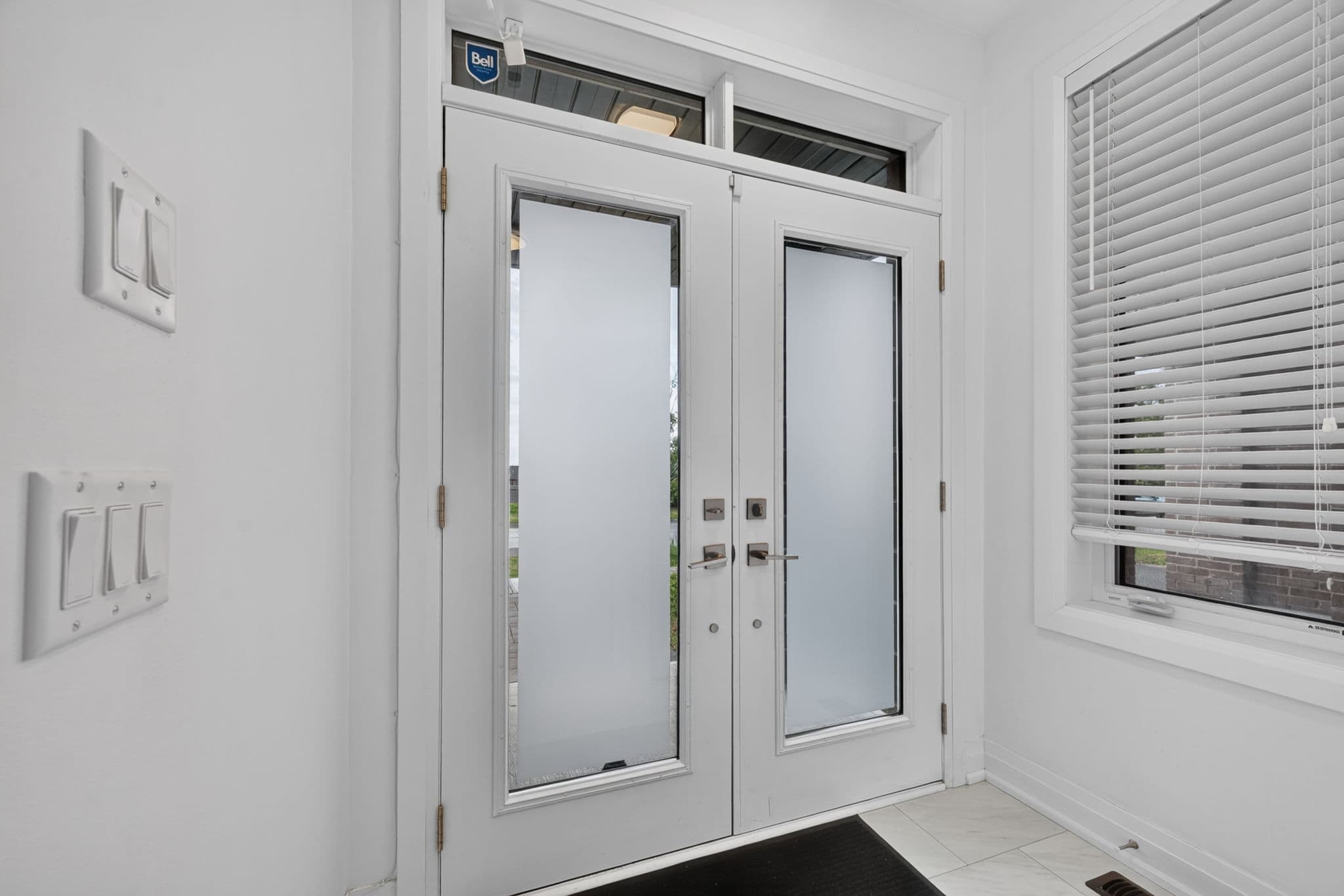96 Salterton Cir Vaughan, ON L6A 4Z2