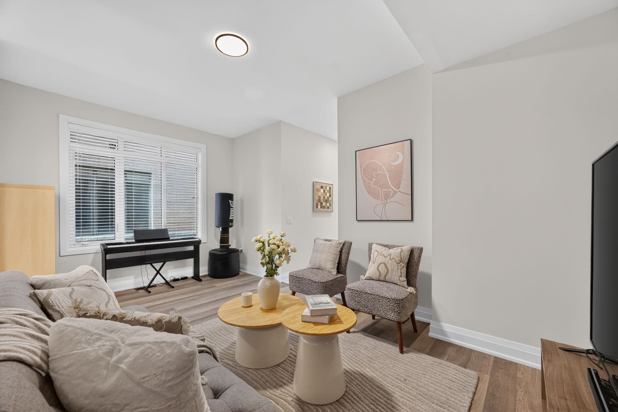 96 Salterton Cir Vaughan, ON L6A 4Z2
