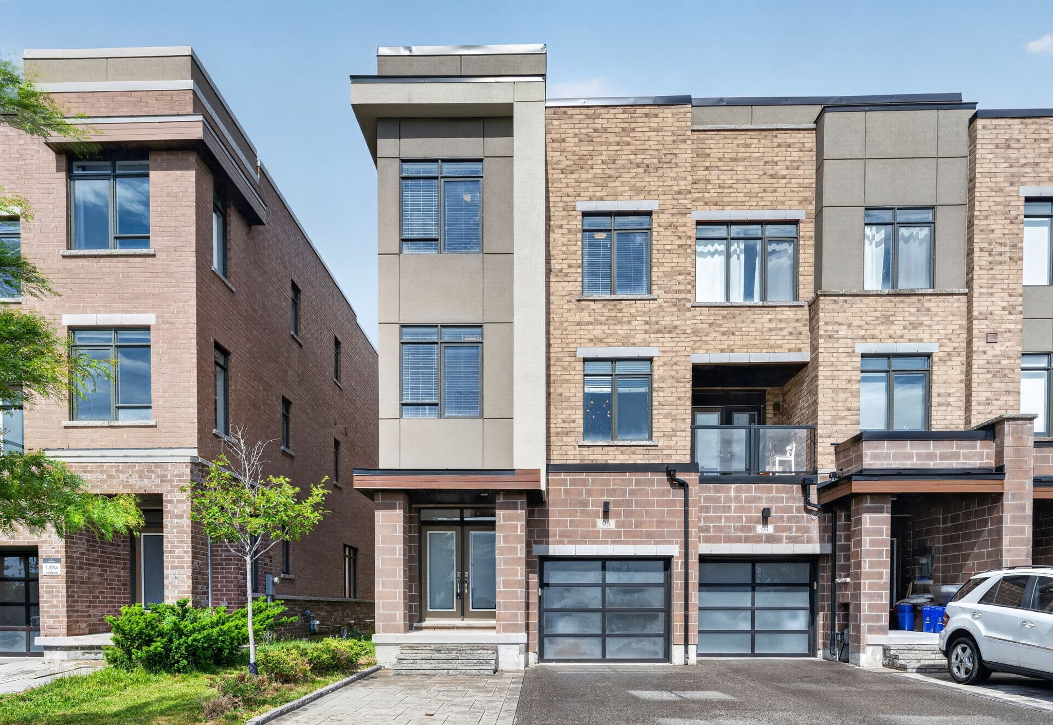 96 Salterton Cir Vaughan, ON L6A 4Z2