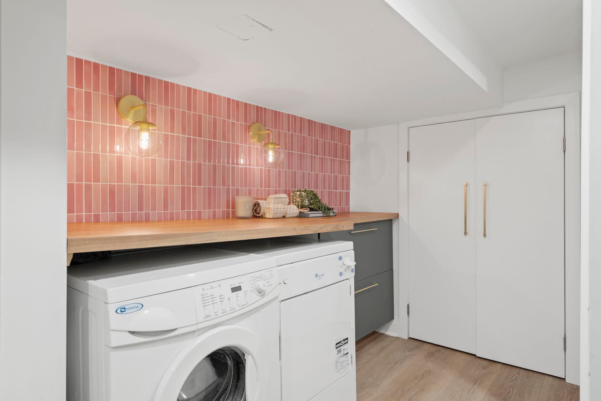 96 Sparkhall Ave Toronto, ON M4K 1G8