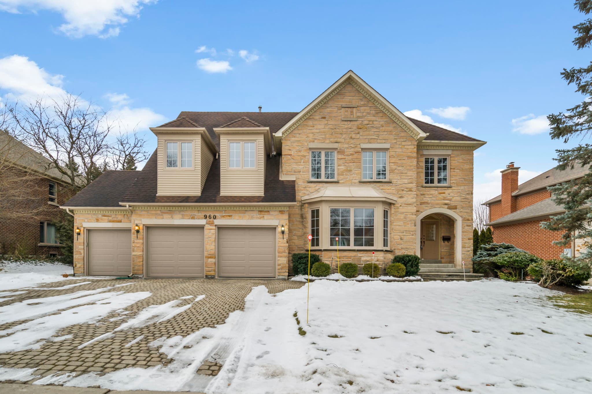 960 Lockwood Cir Newmarket, ON L3X 1M1