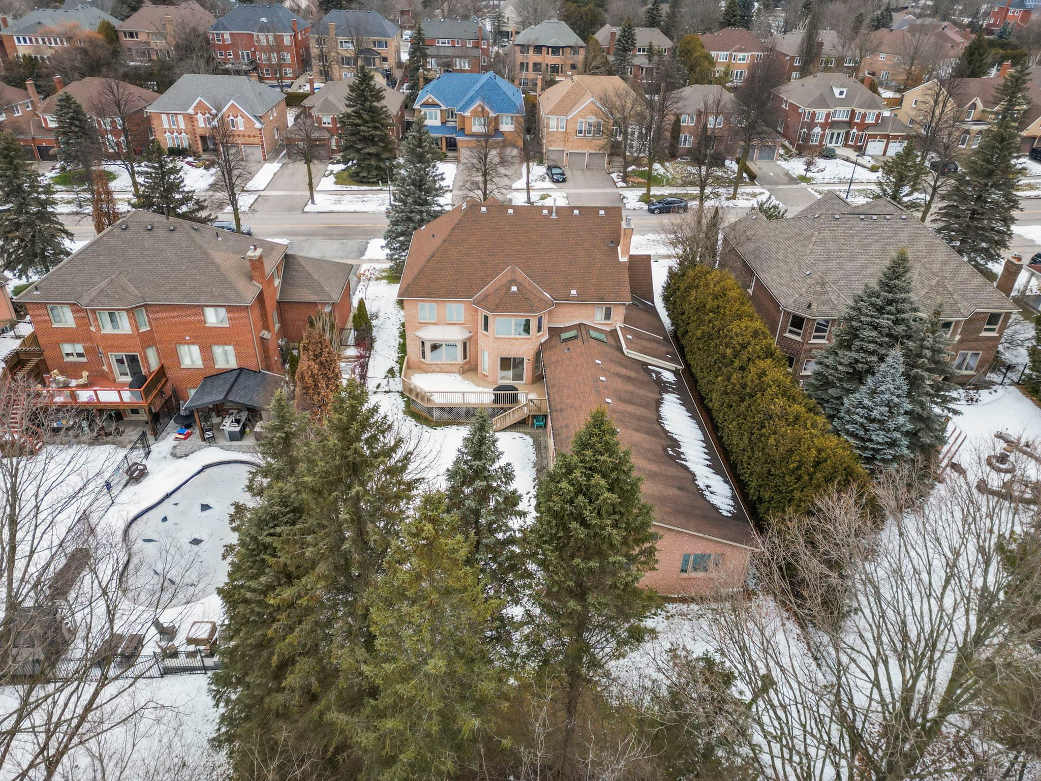 960 Lockwood Cir Newmarket, ON L3X 1M1