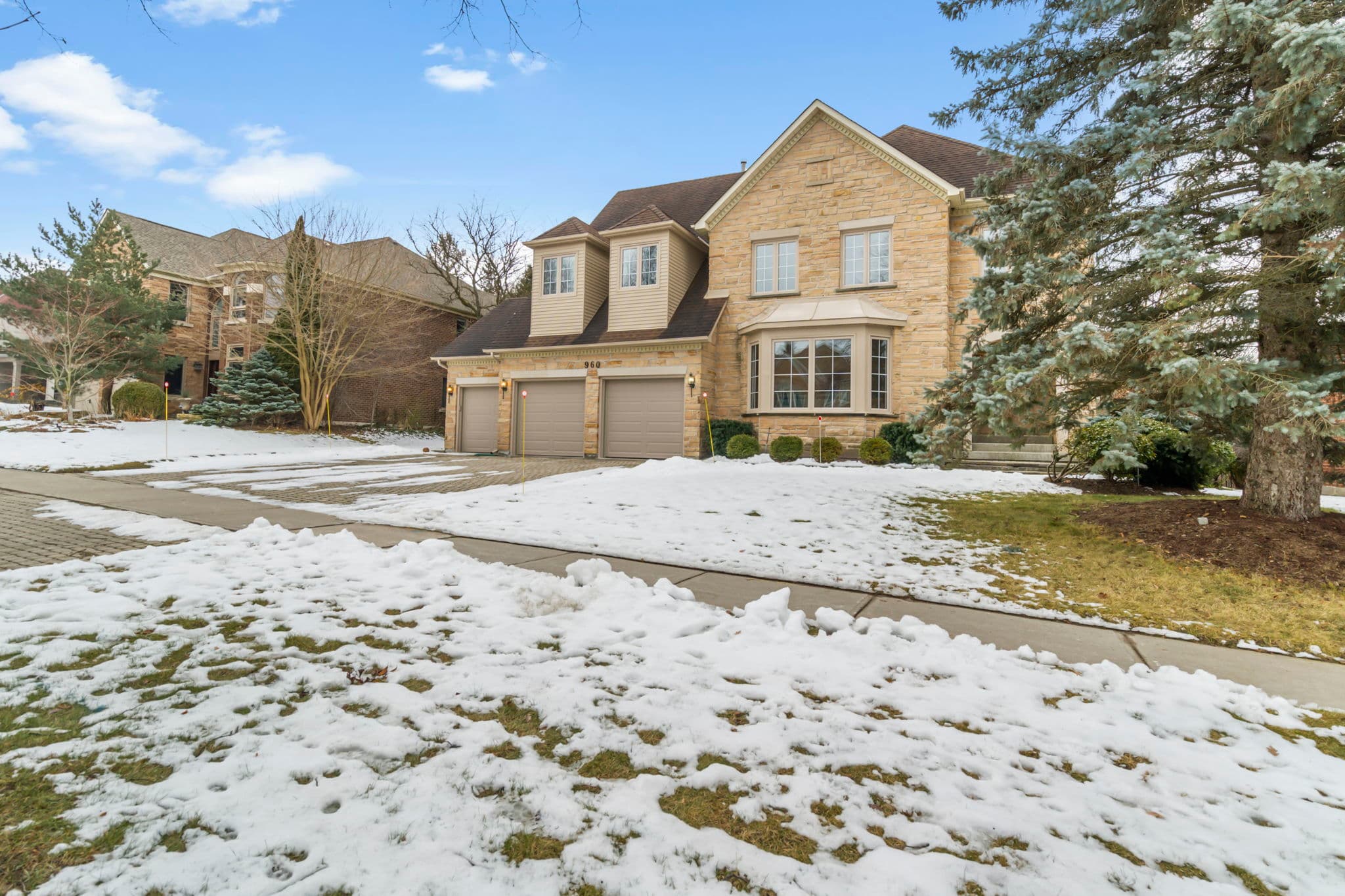 960 Lockwood Cir Newmarket, ON L3X 1M1