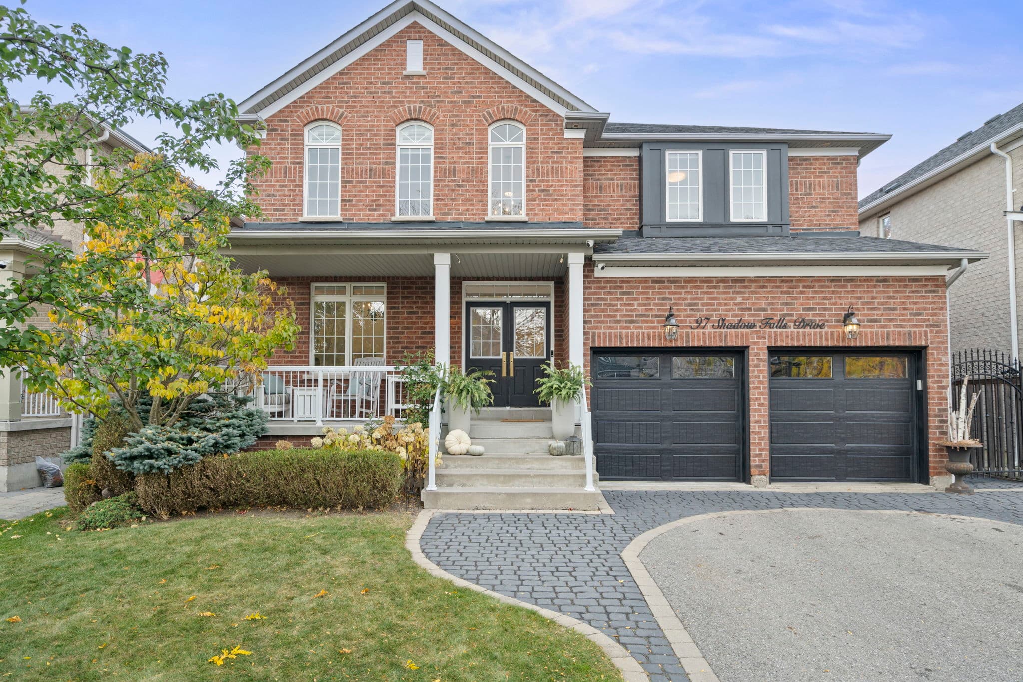 97 Shadow Falls Dr Richmond Hill, ON L4E 4K1