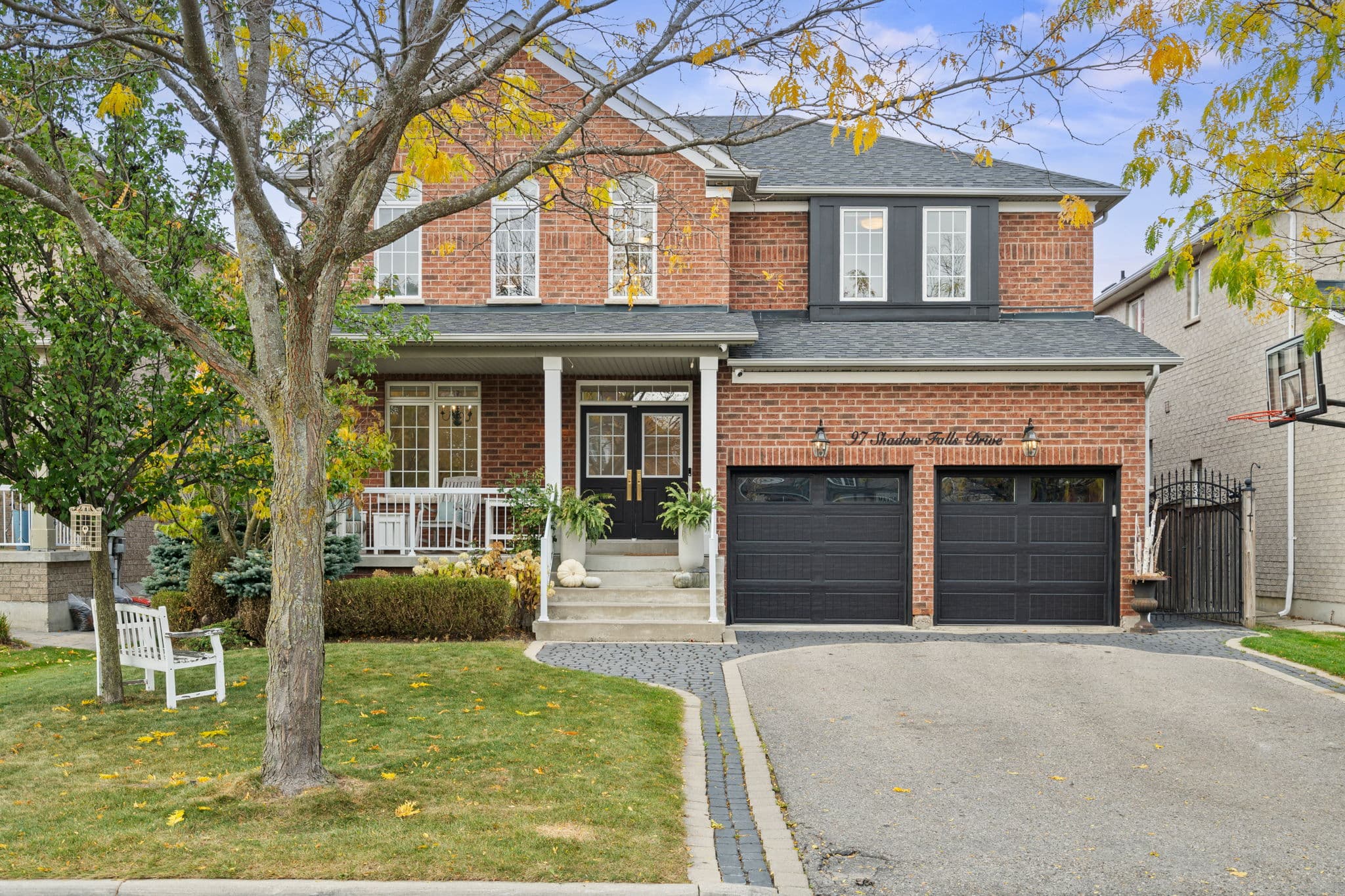 97 Shadow Falls Dr Richmond Hill, ON L4E 4K1