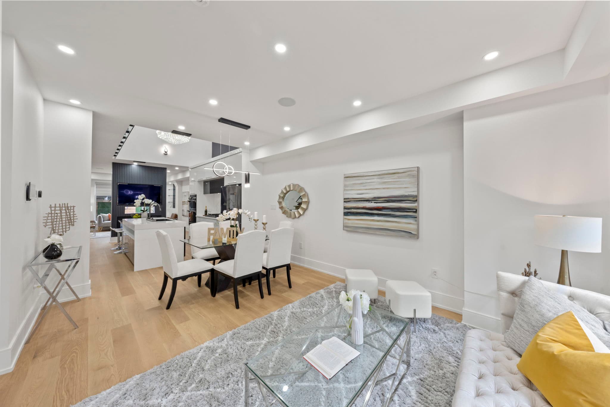 978 Carlaw Ave Toronto, ON M4K 3M1