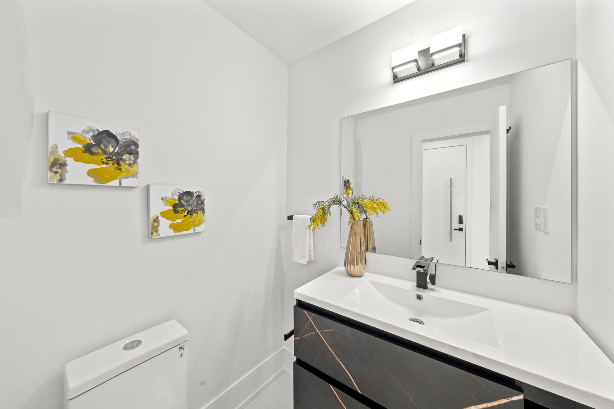 978 Carlaw Ave Toronto, ON M4K 3M1
