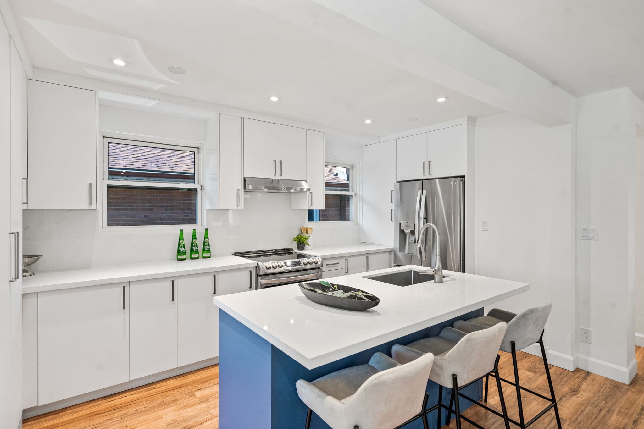 98 Hay Ave Toronto, ON M8Z 1G4