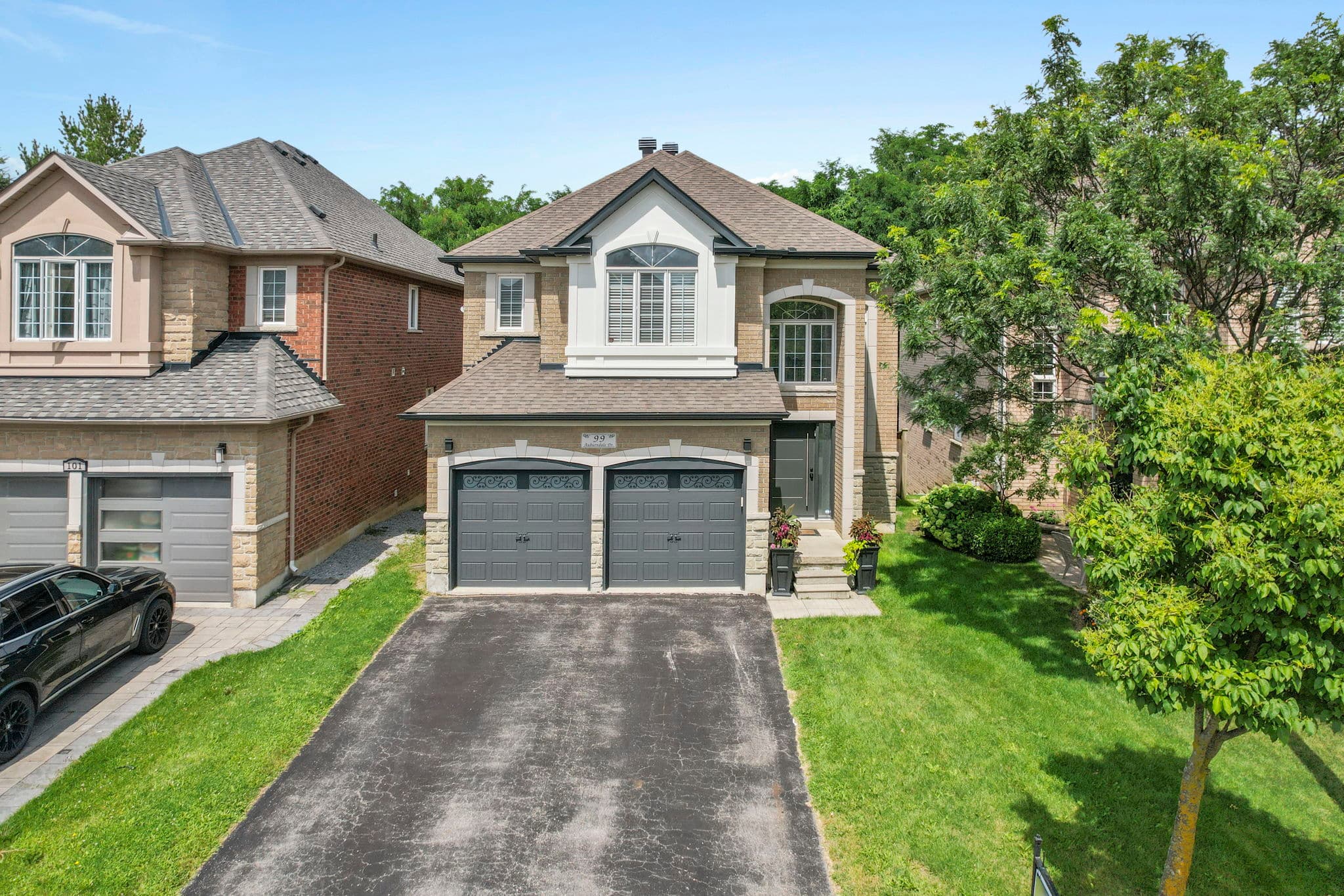 99 Auburndale Dr Vaughan, ON L4J 8W8