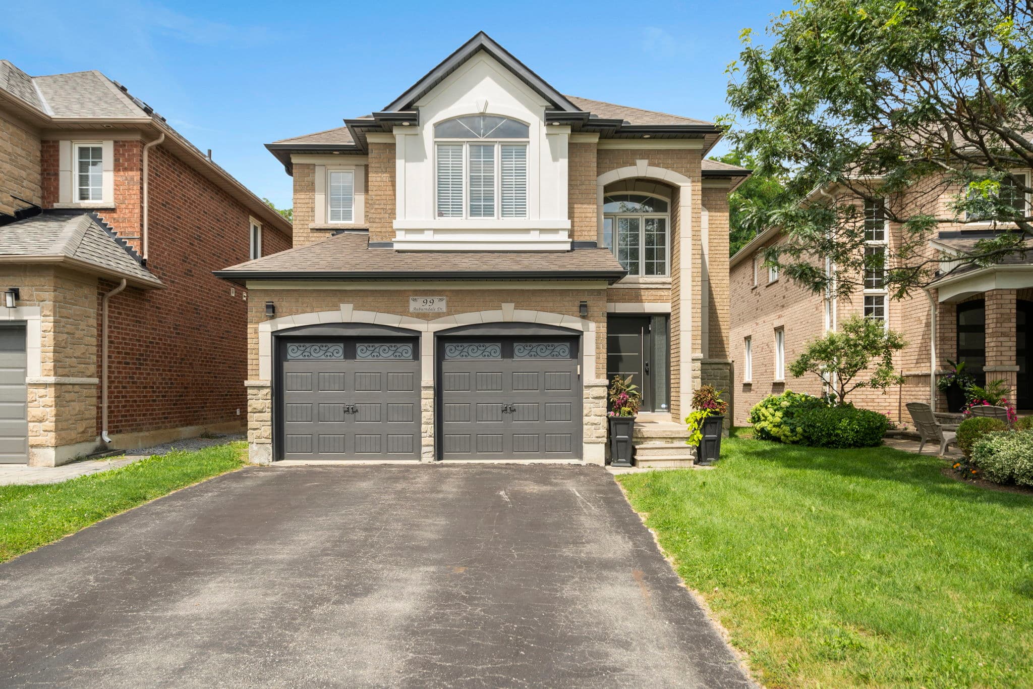 99 Auburndale Dr Vaughan, ON L4J 8W8