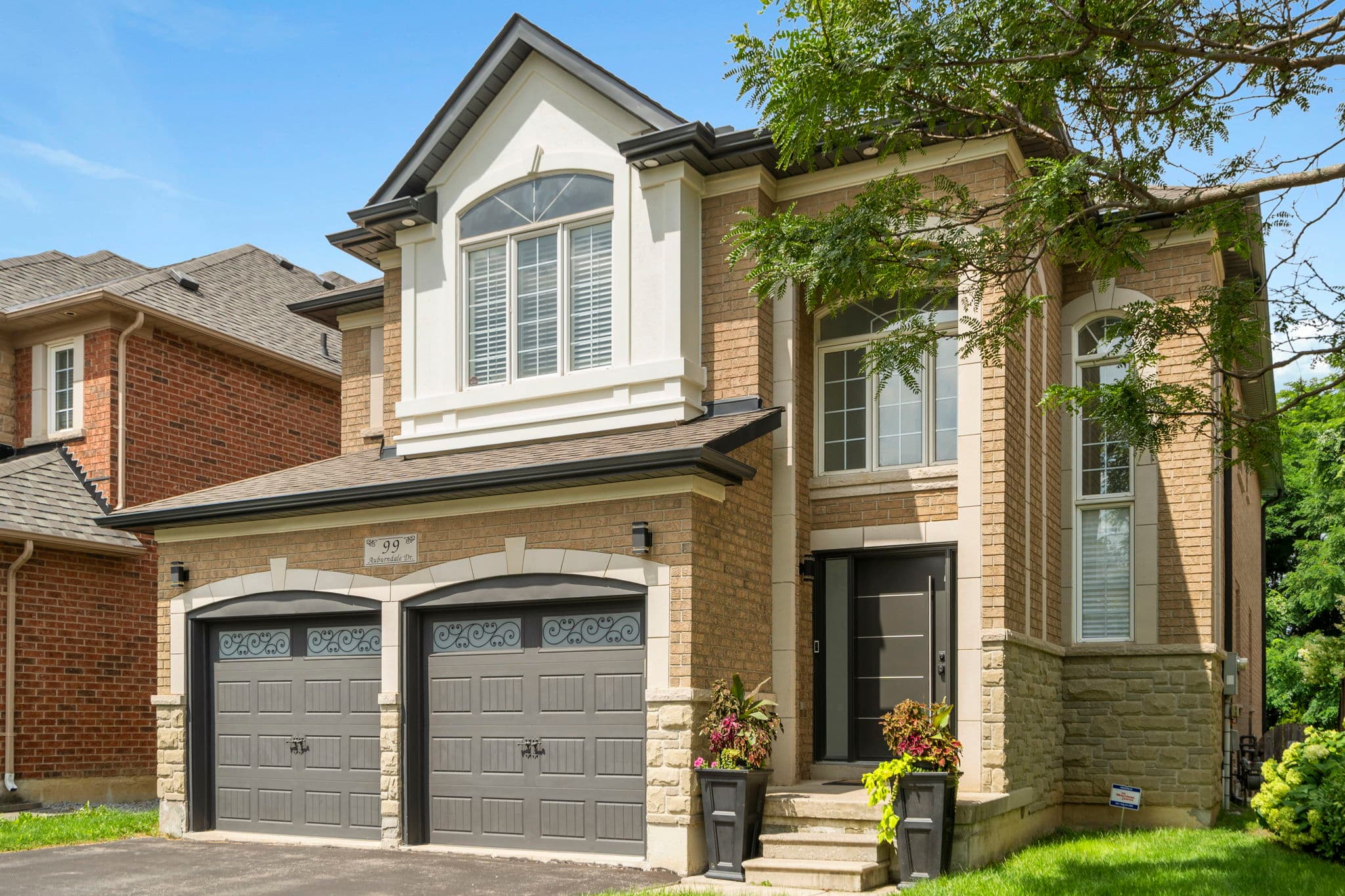 99 Auburndale Dr Vaughan, ON L4J 8W8