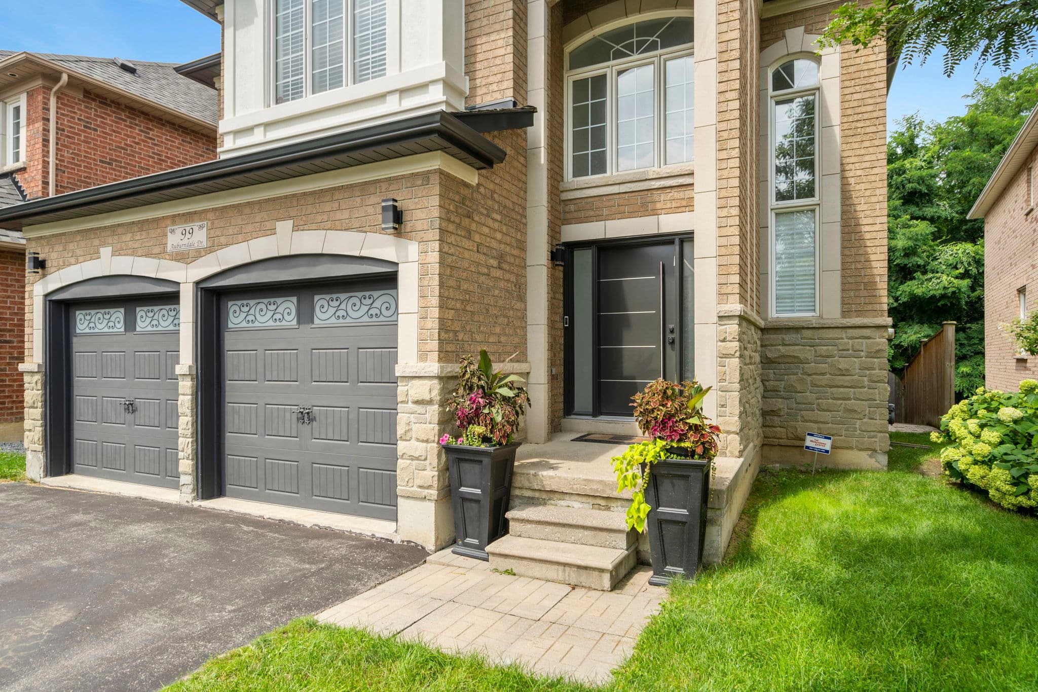 99 Auburndale Dr Vaughan, ON L4J 8W8