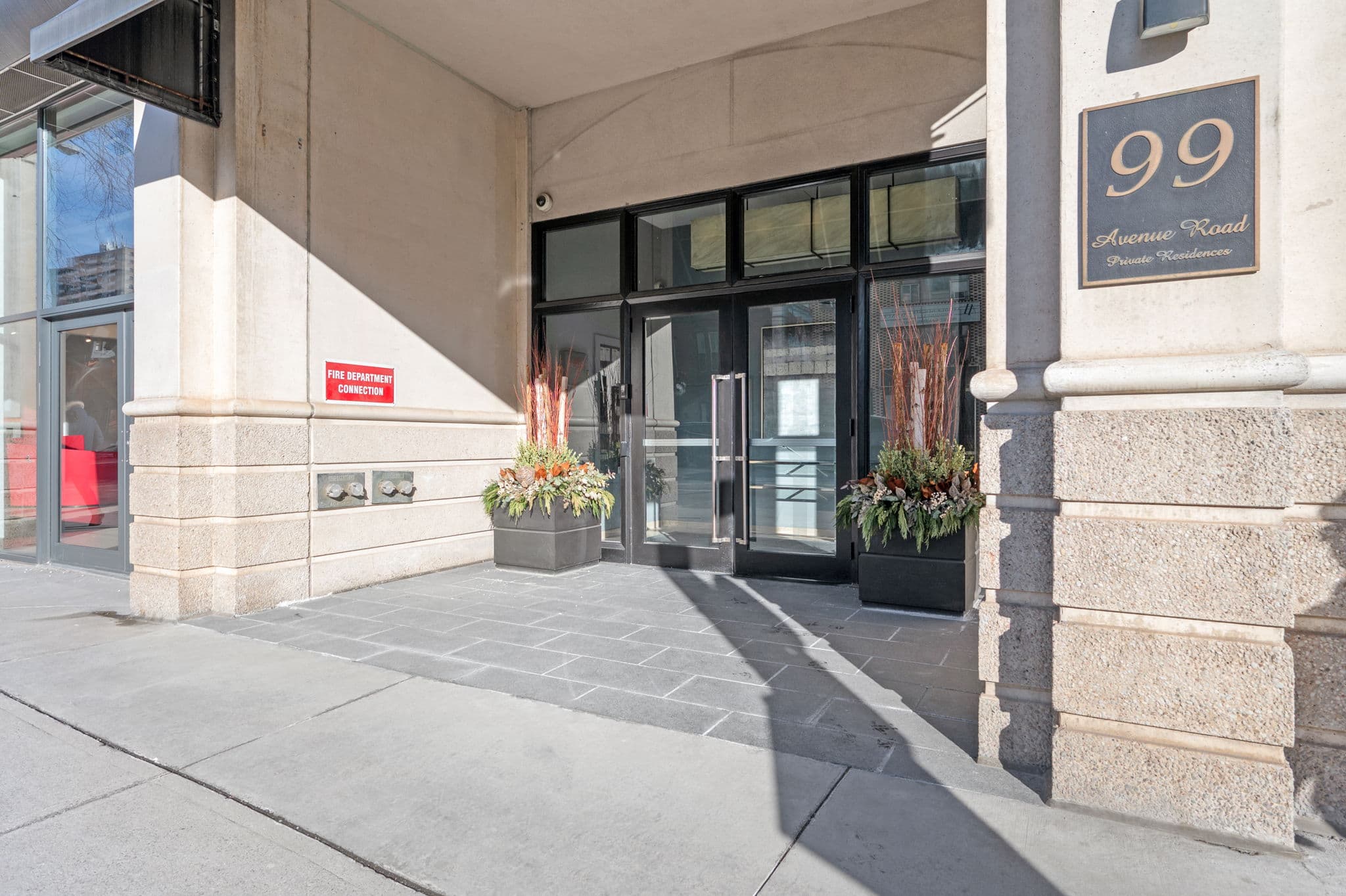 99 Avenue Rd Unit 1001 Toronto, ON M5R 2G5