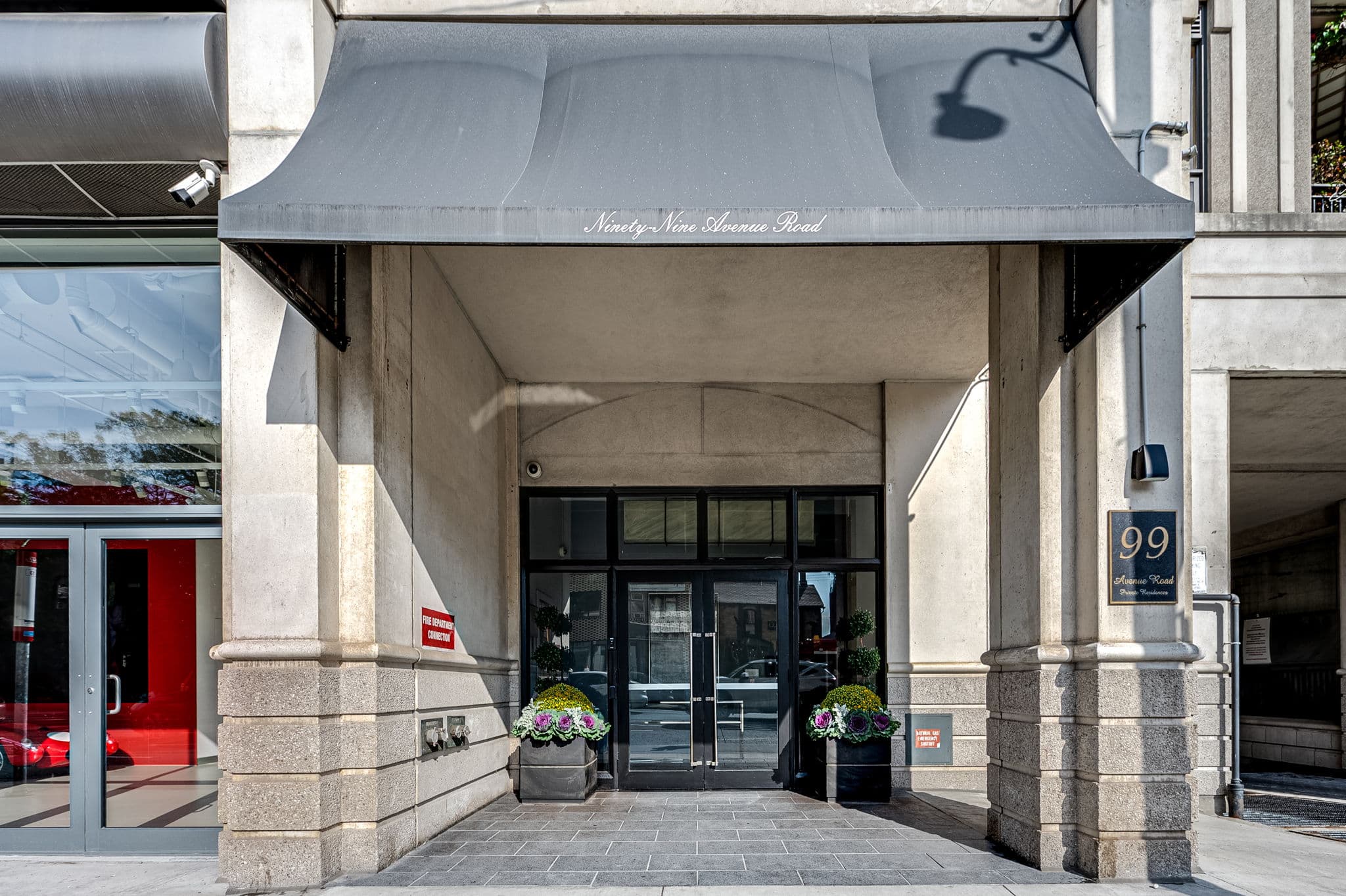 99 Avenue Rd Unit PH01 Toronto, ON M5R 2G5